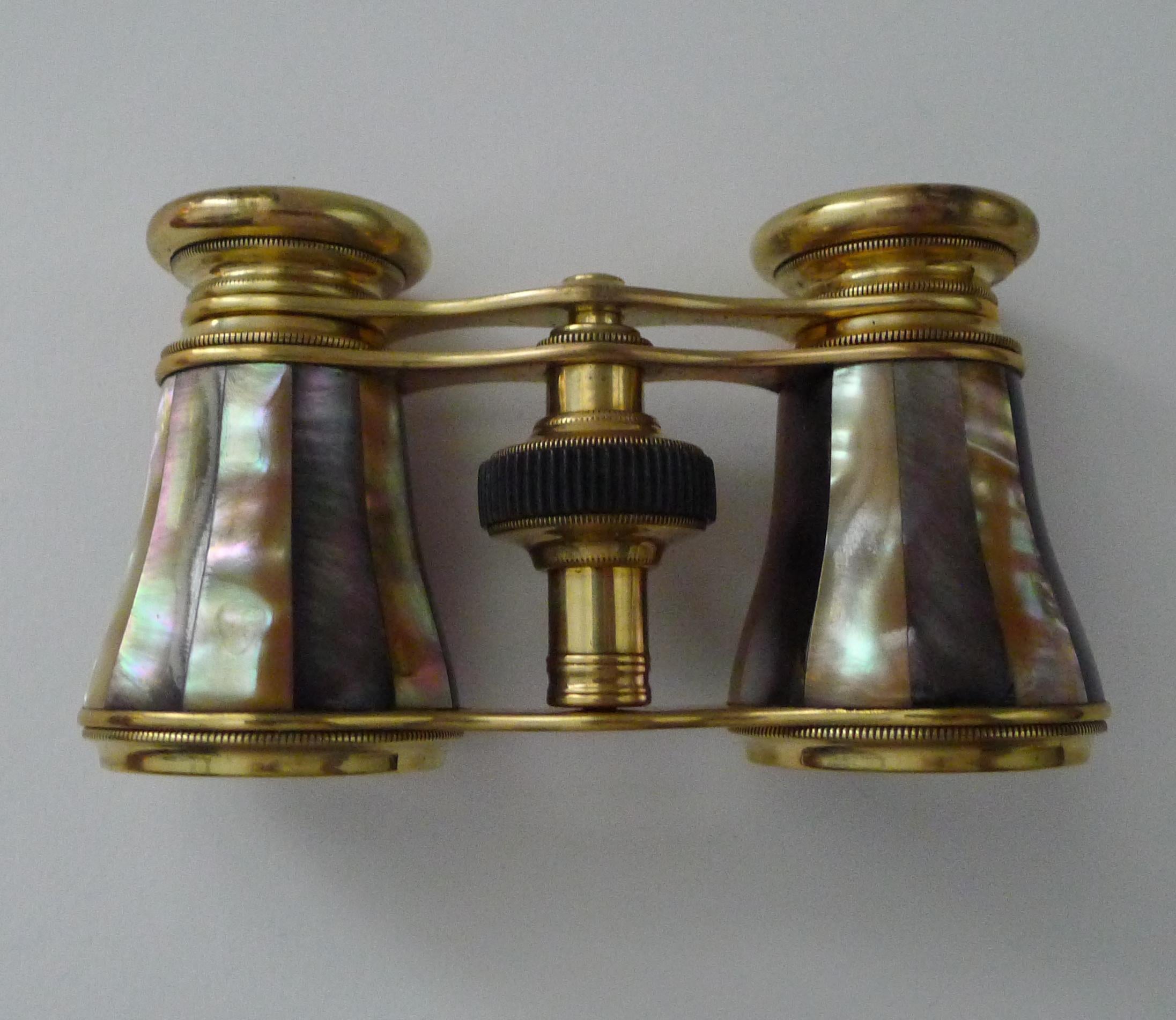 Paire de lunettes d'opéra françaises c.I.C. c.1910 en vente 4