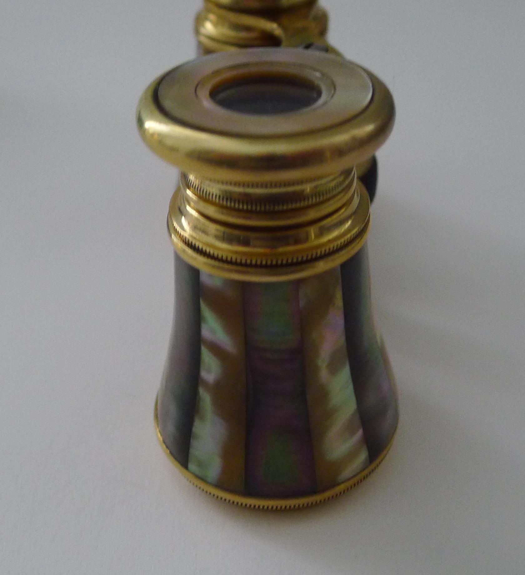 Paire de lunettes d'opéra françaises c.I.C. c.1910 en vente 5