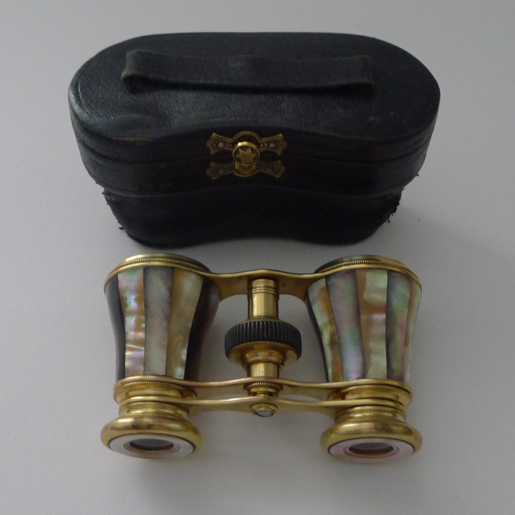 Paire de lunettes d'opéra françaises c.I.C. c.1910 en vente 1