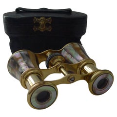 Feines Paar französische Operngläser mit Gehäuse um 1910