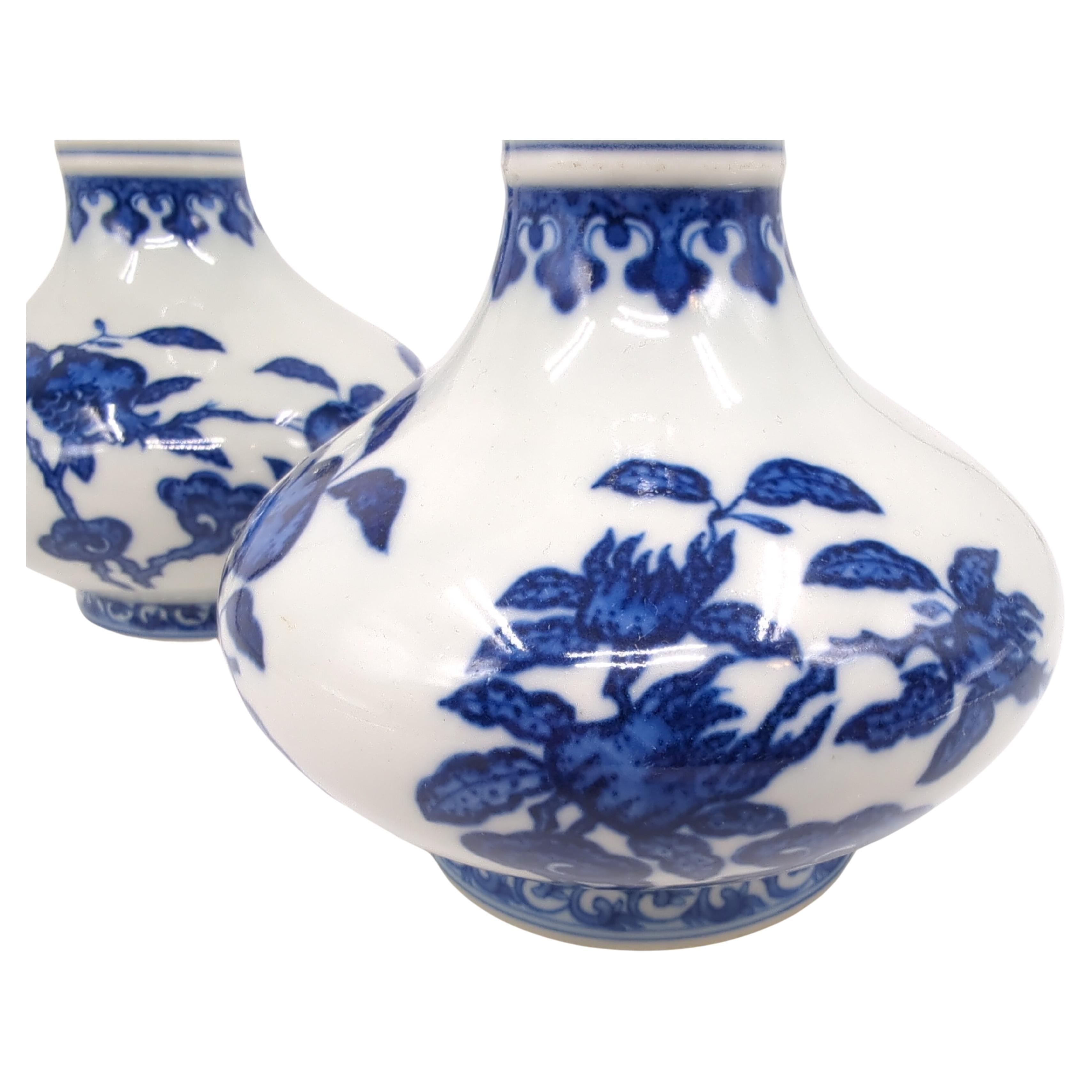 Fine Pair Chinese Porcelain Underglaze Blue&White BW Sanduo Fruits Vase Late 20c For Sale 6