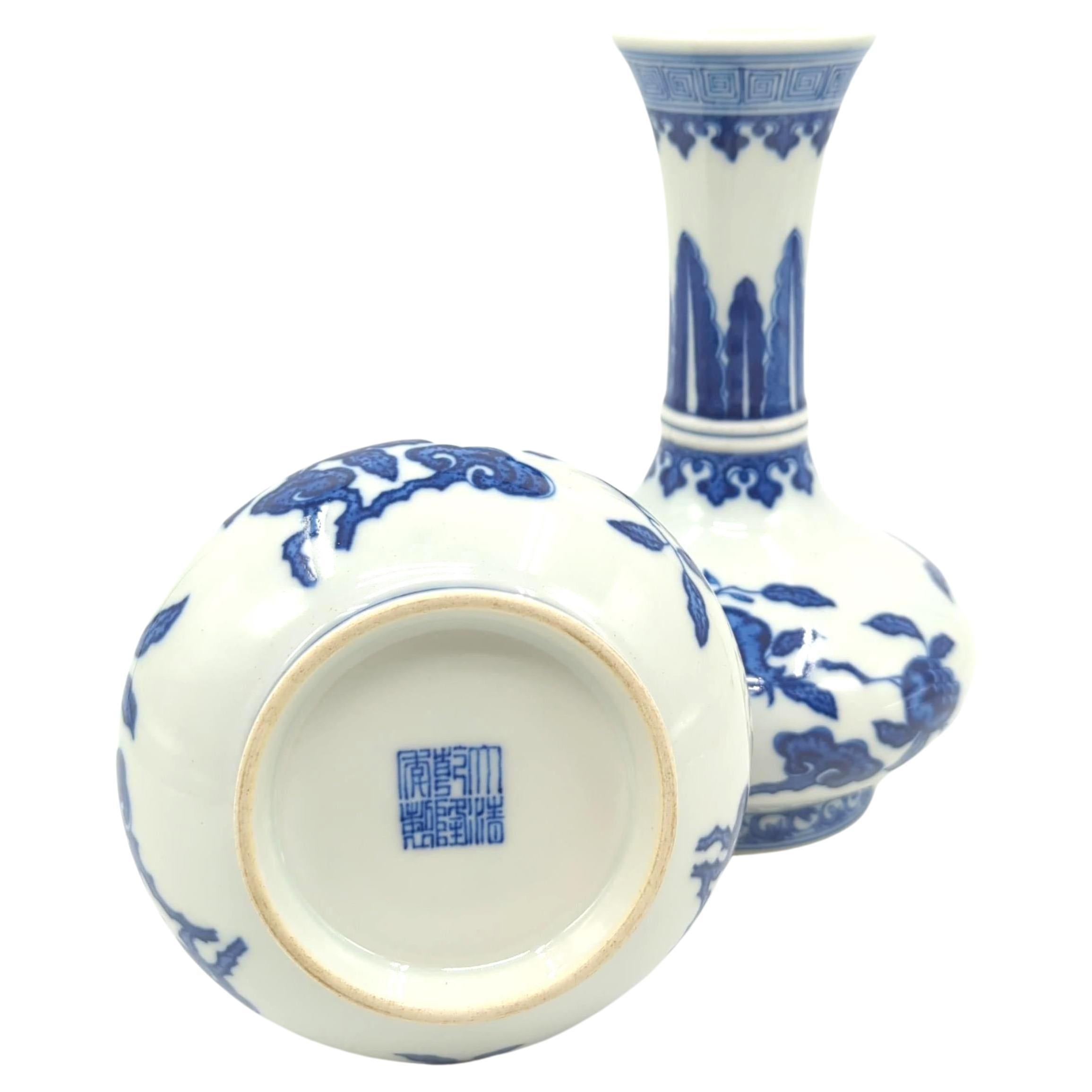Fine Pair Chinese Porcelain Underglaze Blue&White BW Sanduo Fruits Vase Late 20c For Sale 9