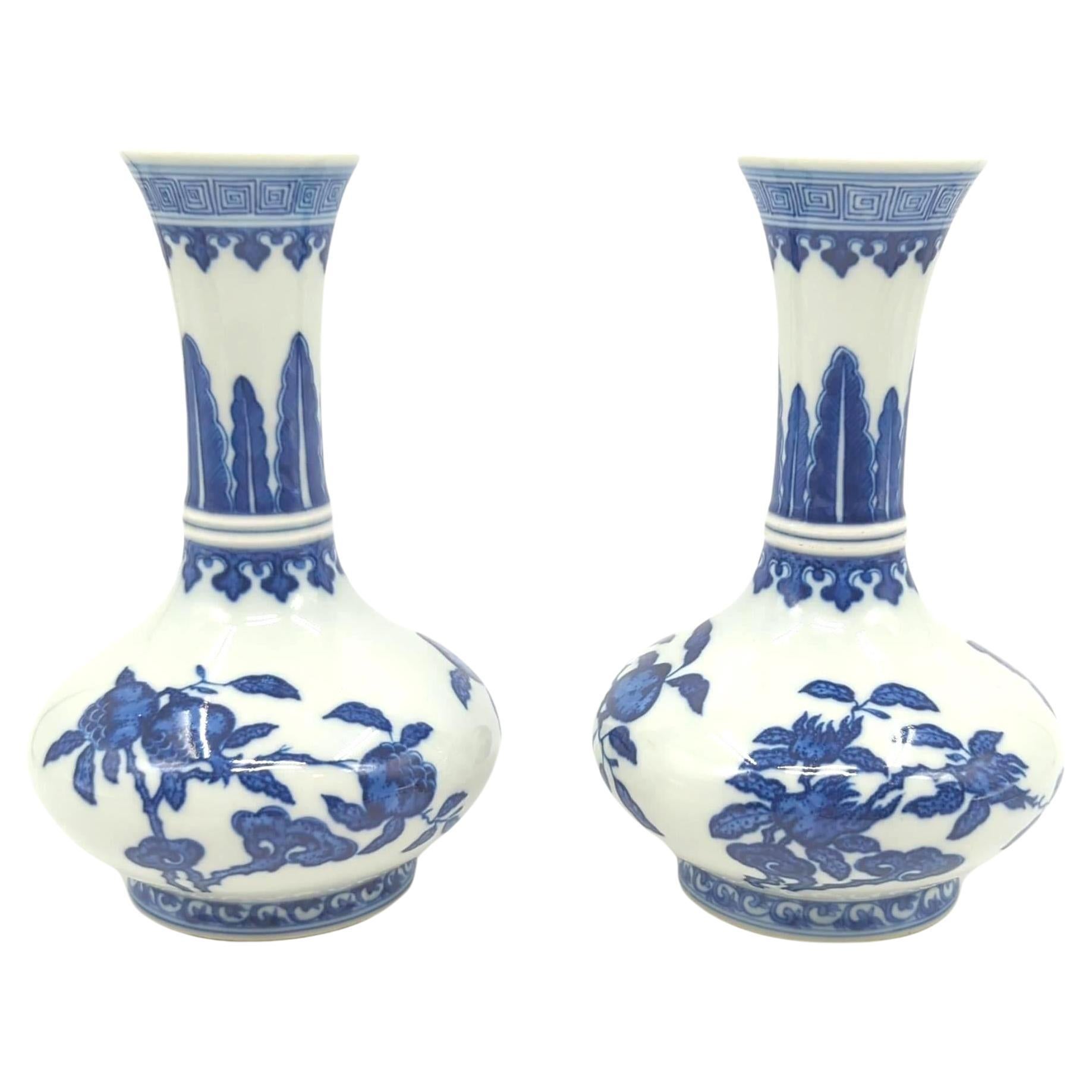 Fine Pair Chinese Porcelain Underglaze Blue&White BW Sanduo Fruits Vase Late 20c For Sale 10
