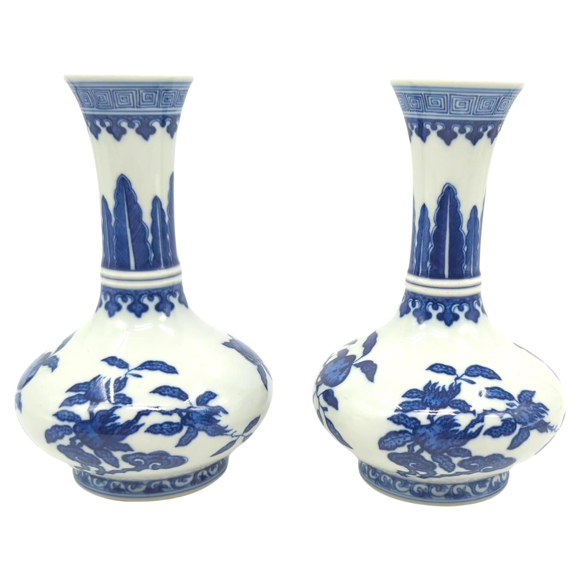 Qing Fine Pair Chinese Porcelain Underglaze Blue&White BW Sanduo Fruits Vase Late 20c For Sale