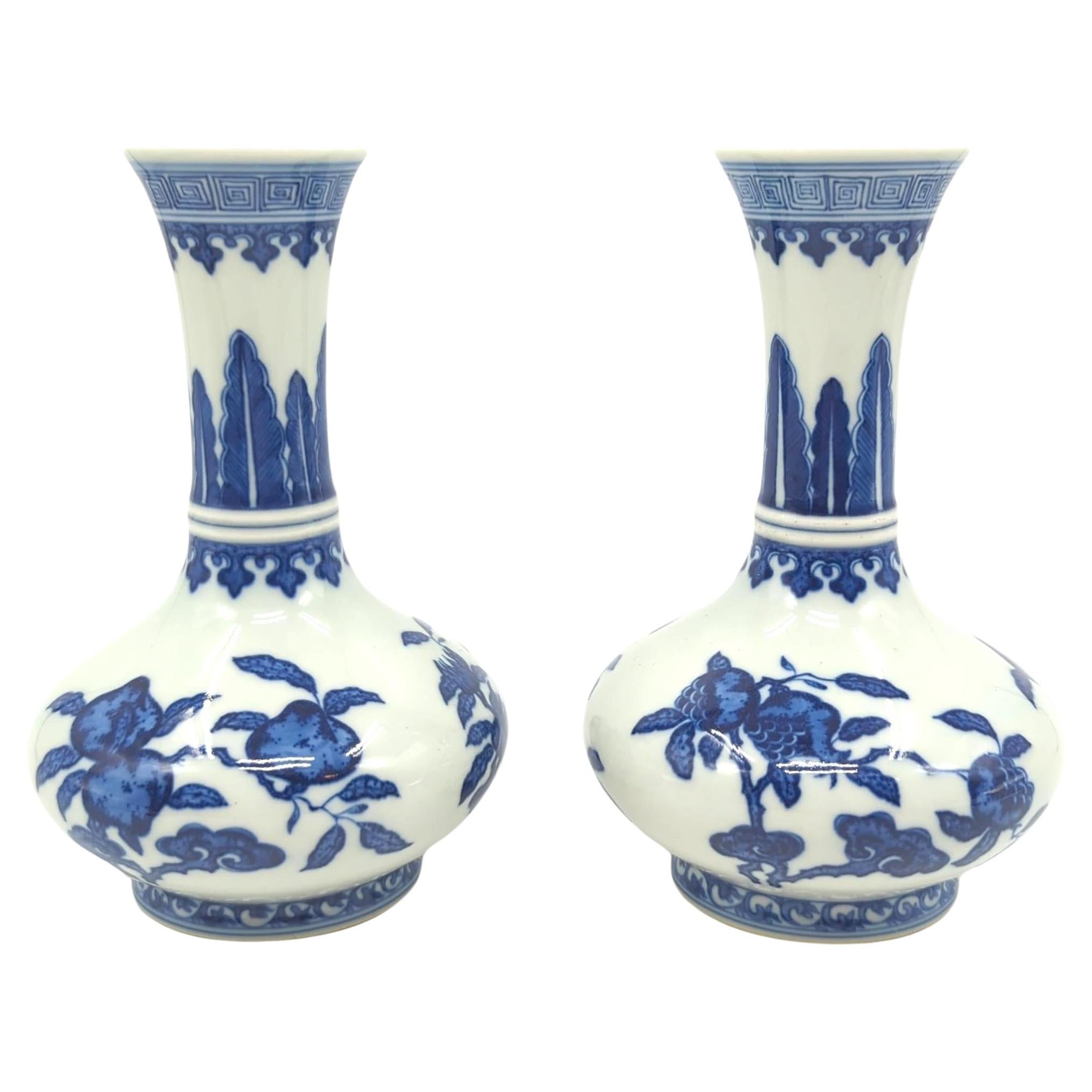 20th Century Fine Pair Chinese Porcelain Underglaze Blue&White BW Sanduo Fruits Vase Late 20c For Sale