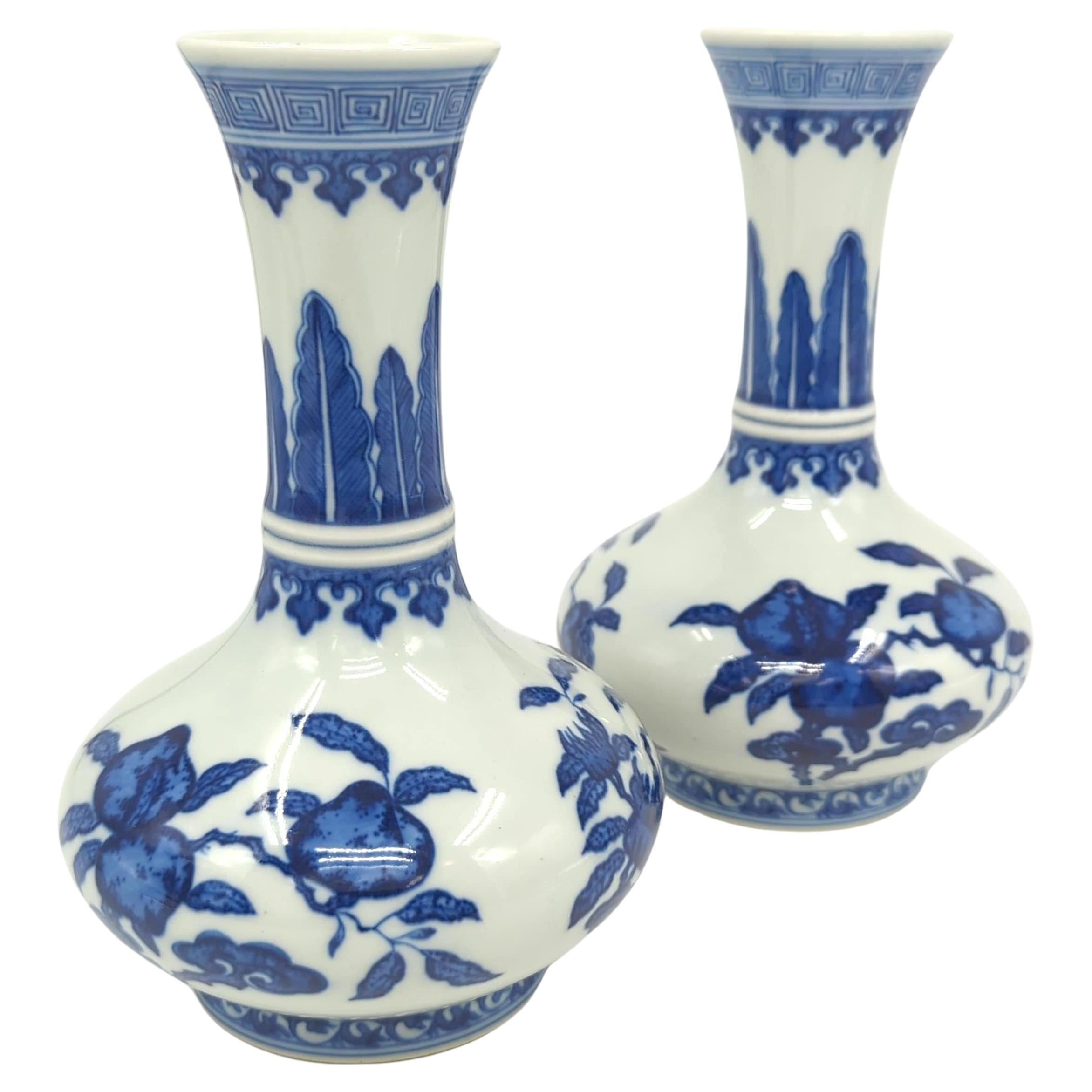 Fine Pair Chinese Porcelain Underglaze Blue&White BW Sanduo Fruits Vase Late 20c For Sale