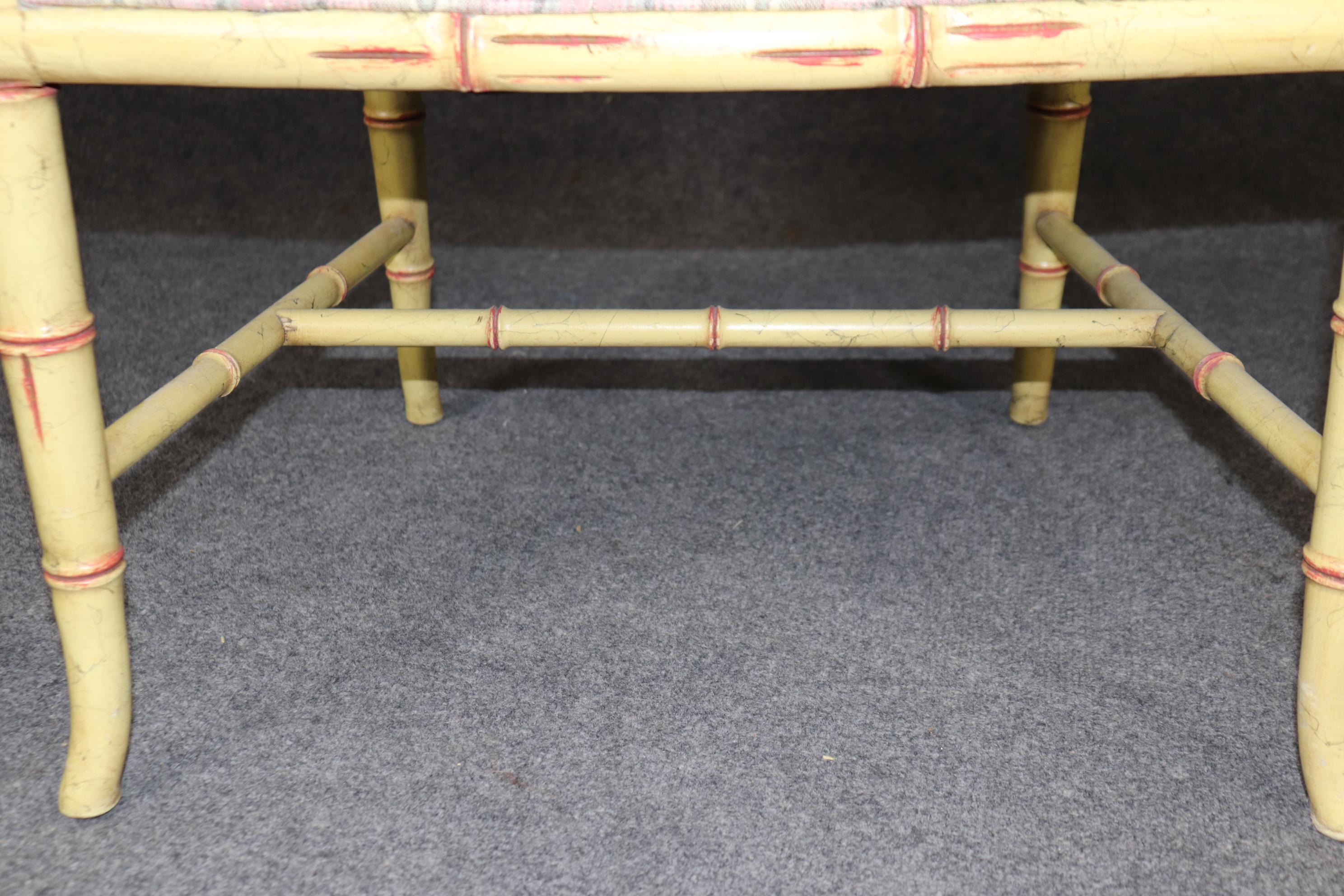Paire de fauteuils Chippendale chinois en faux bambou peints en crème, vers 1960 en vente 5