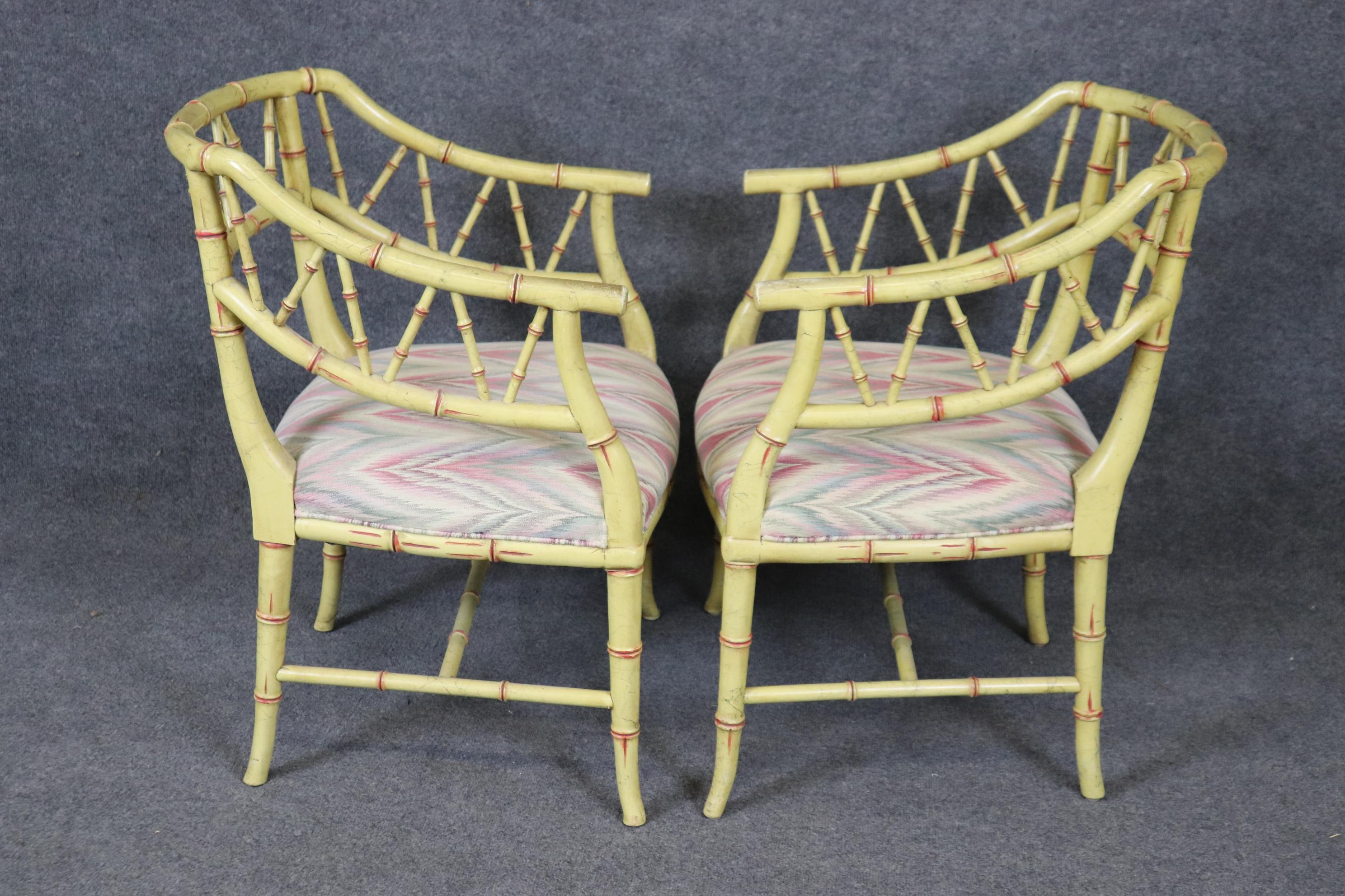 Américain Paire de fauteuils Chippendale chinois en faux bambou peints en crème, vers 1960 en vente