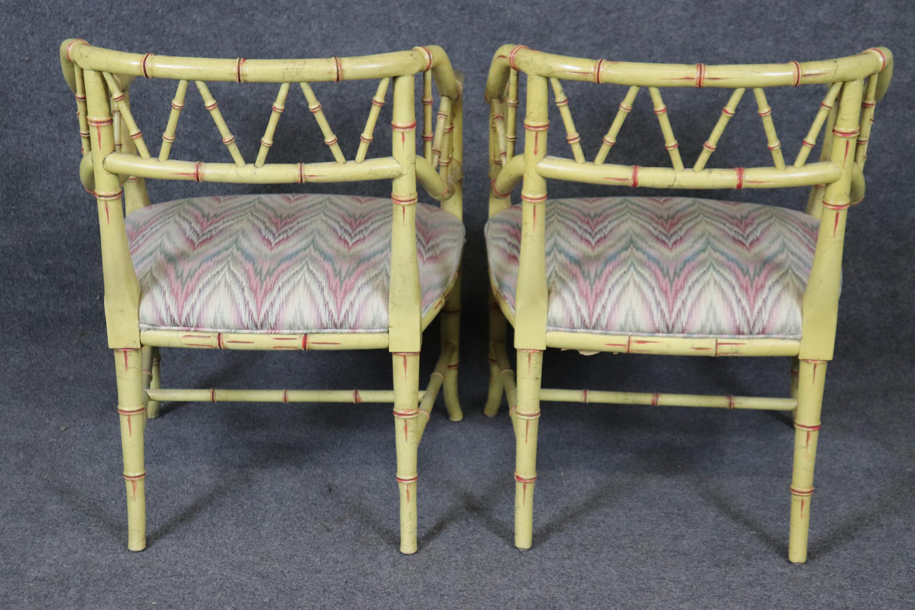 Paire de fauteuils Chippendale chinois en faux bambou peints en crème, vers 1960 Bon état - En vente à Swedesboro, NJ