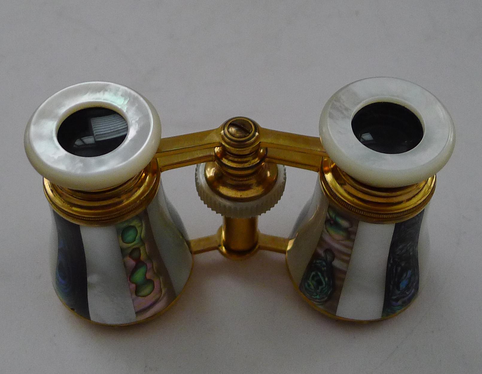 Fine Pair French Abalone & Mother of Pearl Opera Glasses In Good Condition For Sale In Bath, GB
