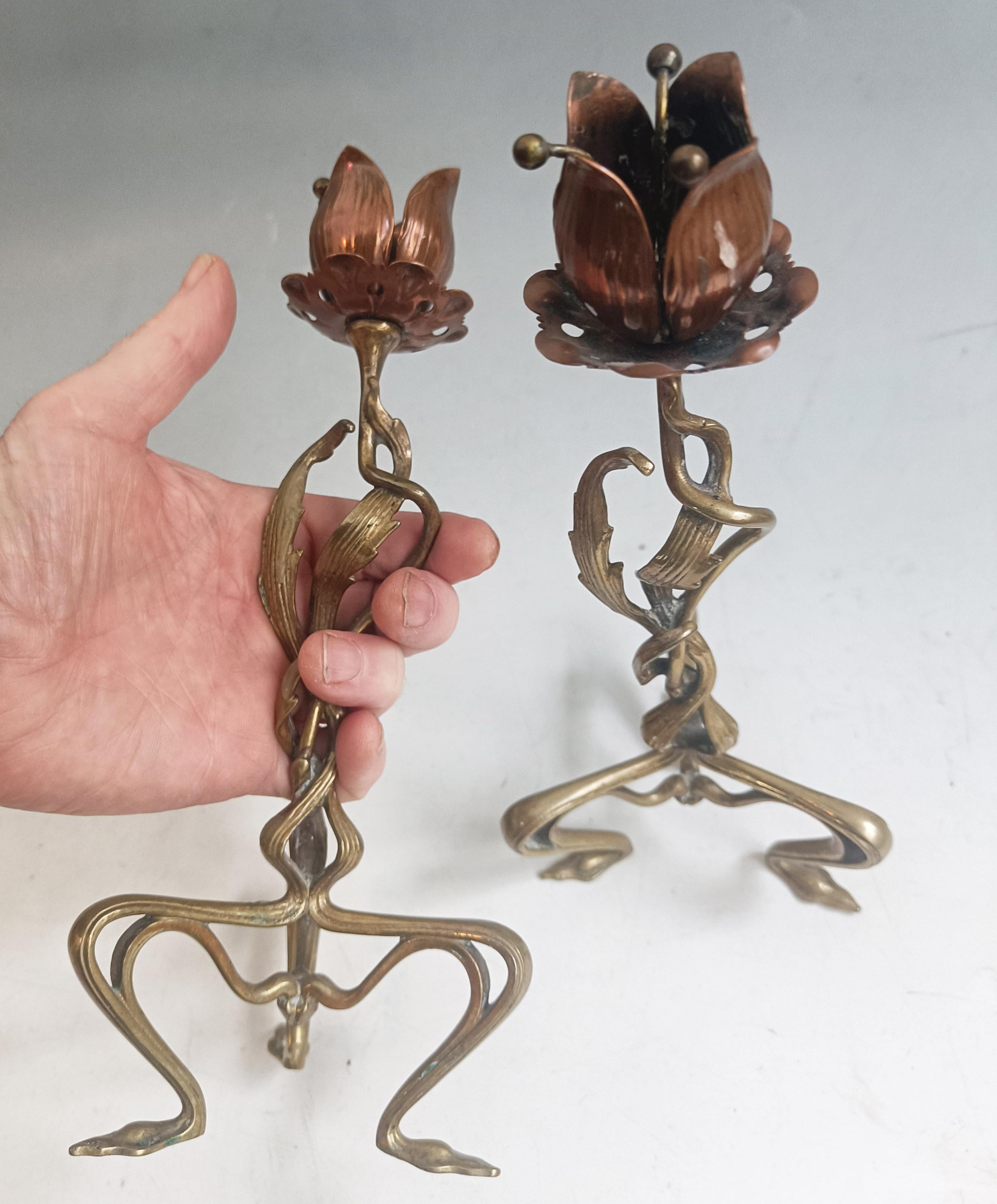 XIX secolo Coppia di raffinati portacandele in stile Art Nouveau francese del 1900 ca. in vendita