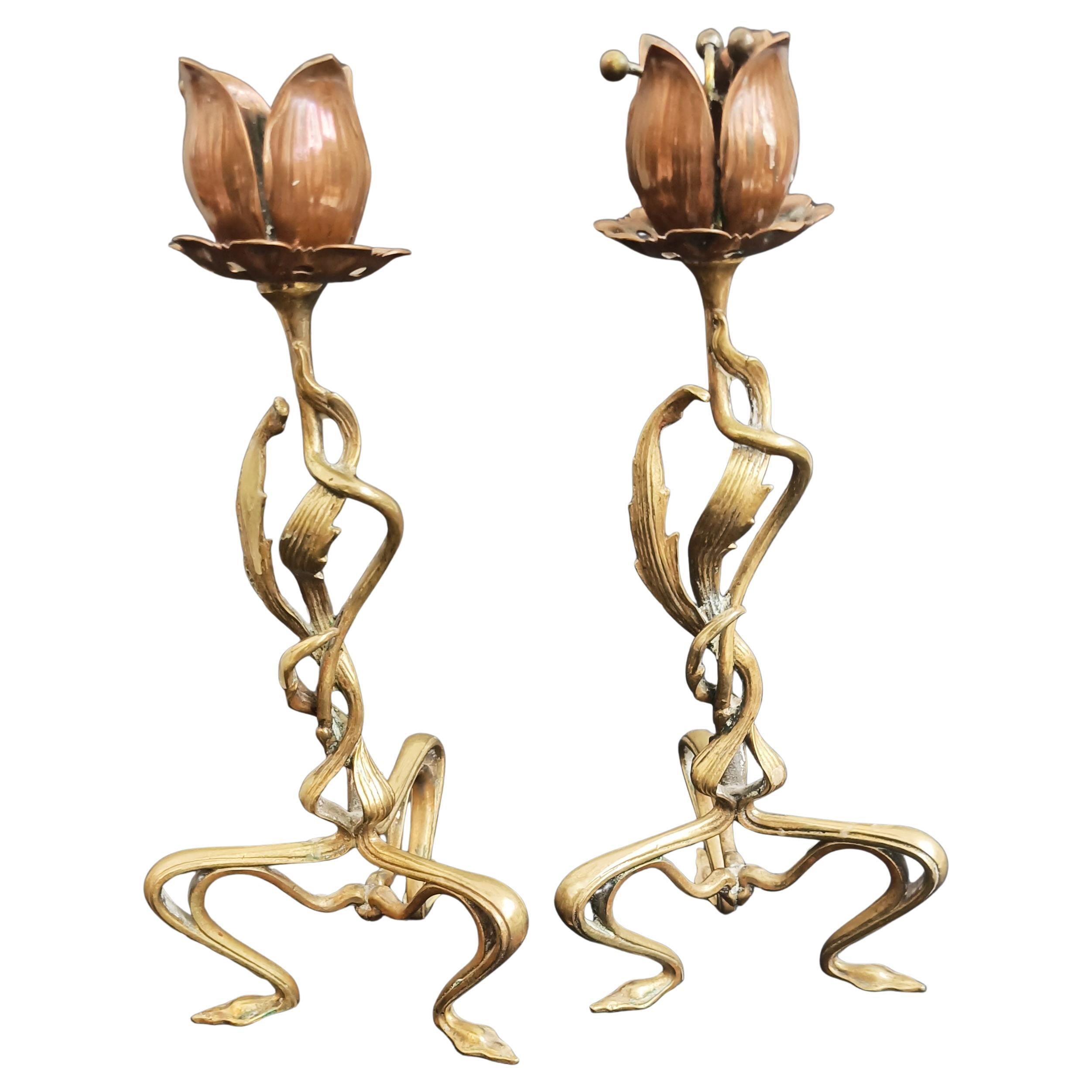 Coppia di raffinati portacandele in stile Art Nouveau francese del 1900 ca.