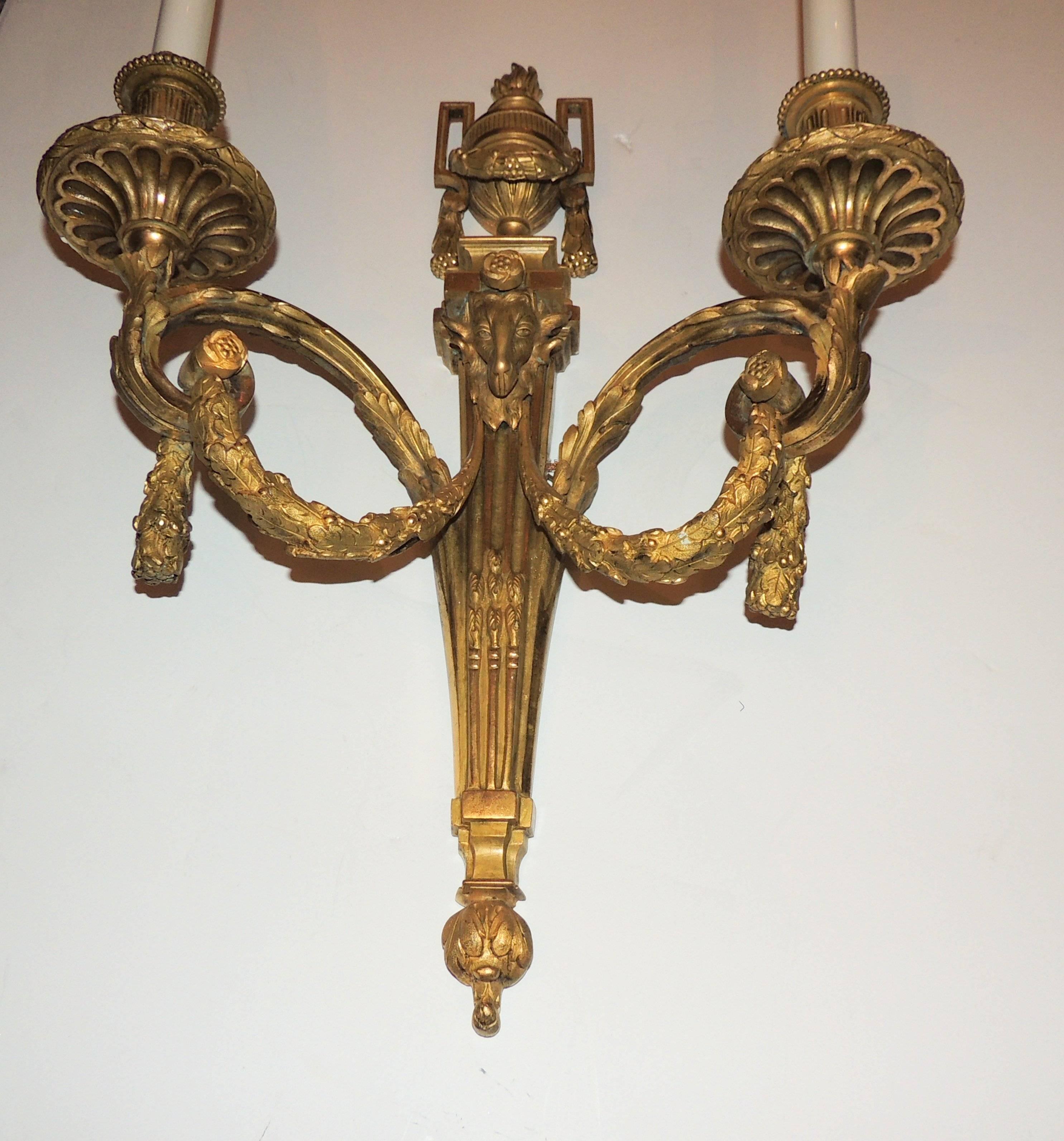 Fine Pair French Doré Bronze Neoclassical Rams Head Linke Filigree Swag Sconces For Sale 1