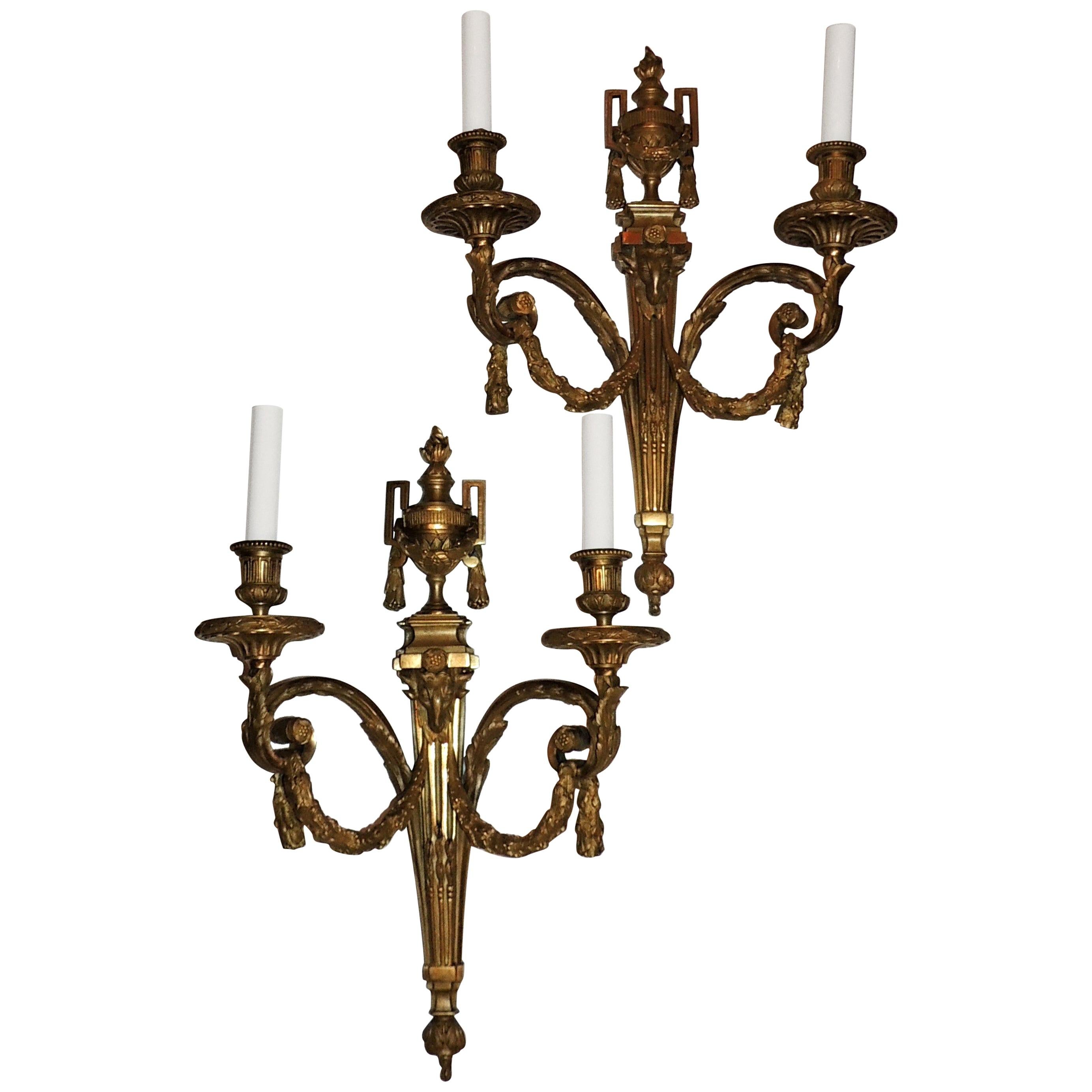 Fine Pair French Doré Bronze Neoclassical Rams Head Linke Filigree Swag Sconces For Sale