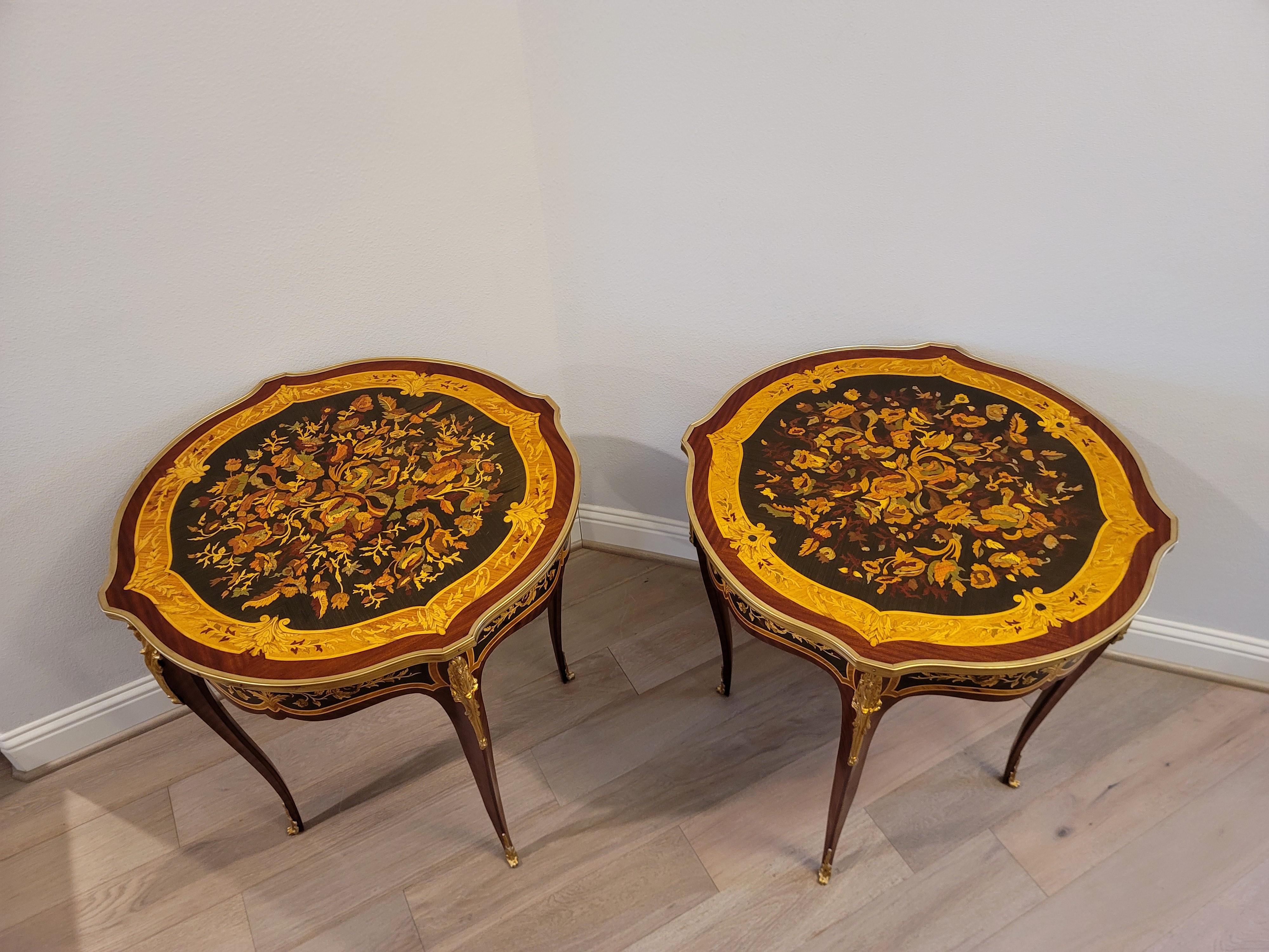 Fine Pair French Louis XV Style Gilt Bronze Mounted Floral Marquetry Side Tables In Good Condition For Sale In Forney, TX