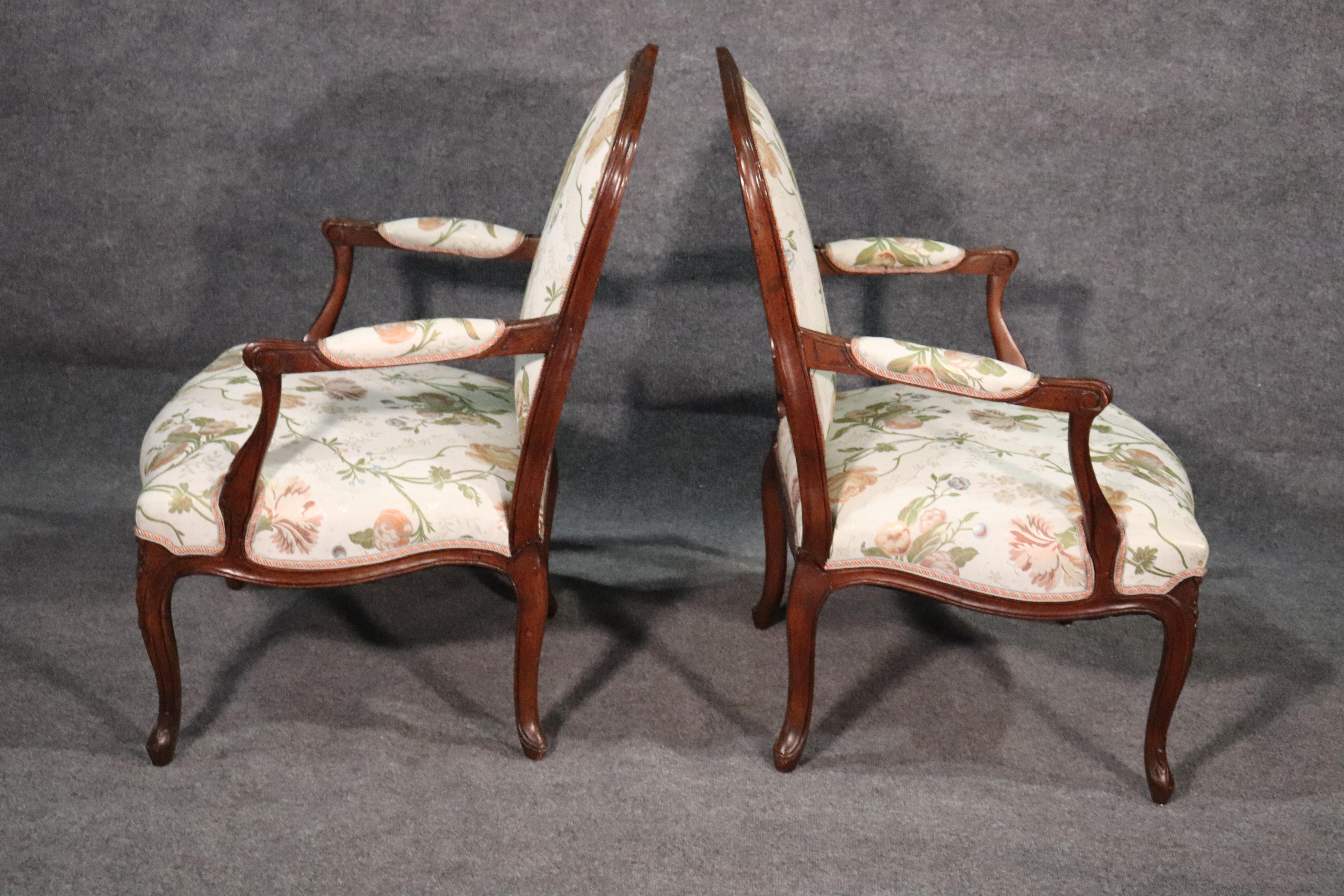 Fine Pair of French Louis XV Walnut Upholstered Open Bergère Open Armchairs For Sale 9