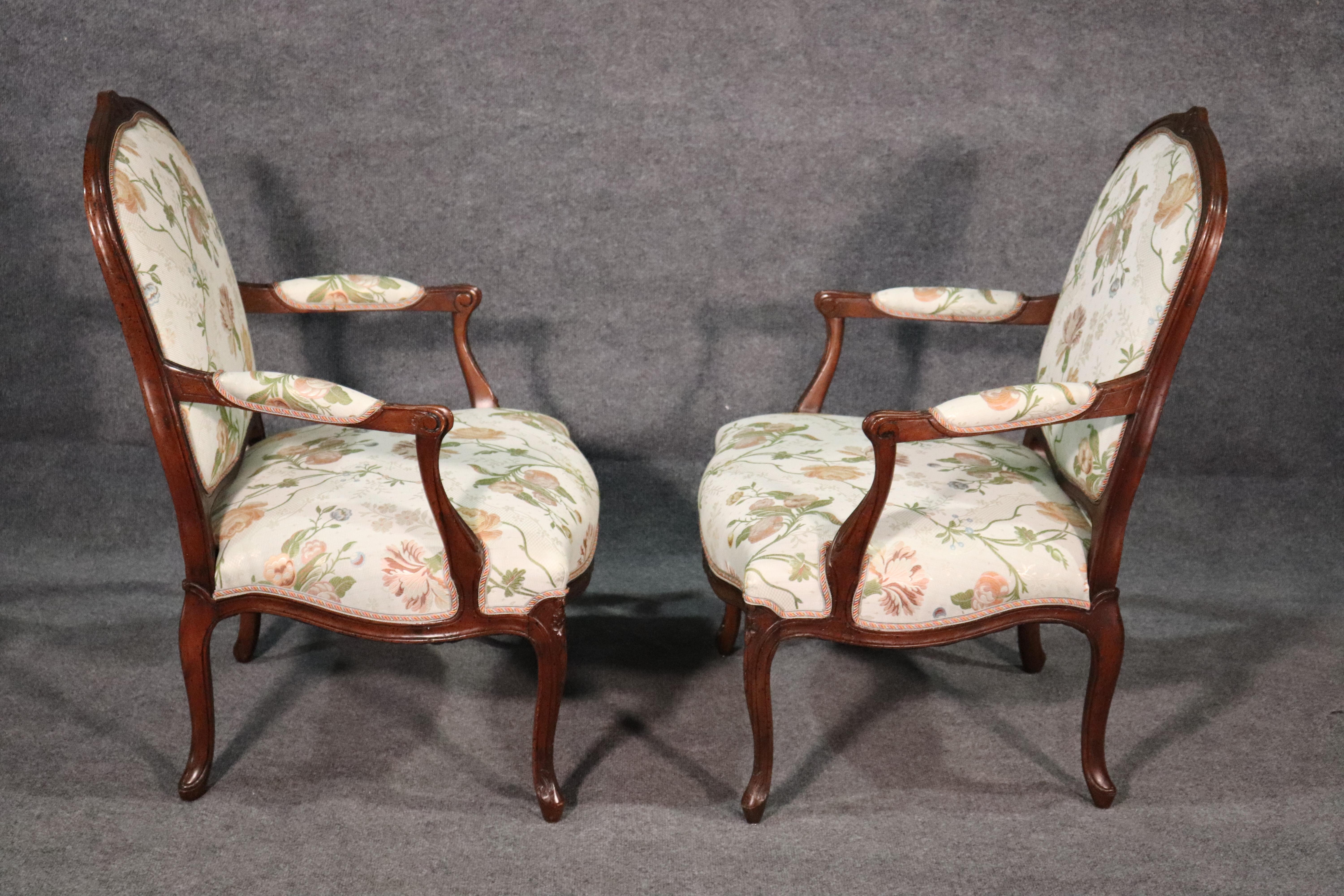 Fine Pair of French Louis XV Walnut Upholstered Open Bergère Open Armchairs For Sale 5