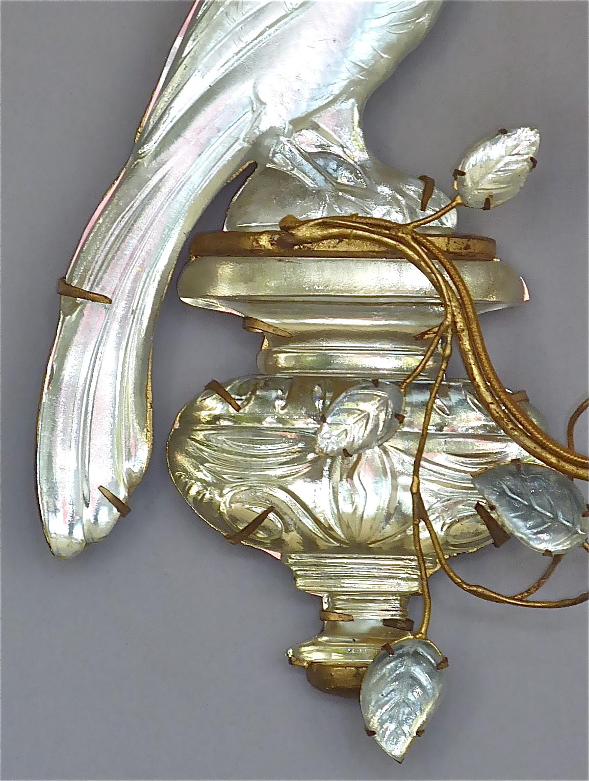 Fine Pair French Maison Bagues Parakeet Sconces Gilt Metal Crystal Glass, 1950s In Good Condition In Nierstein am Rhein, DE