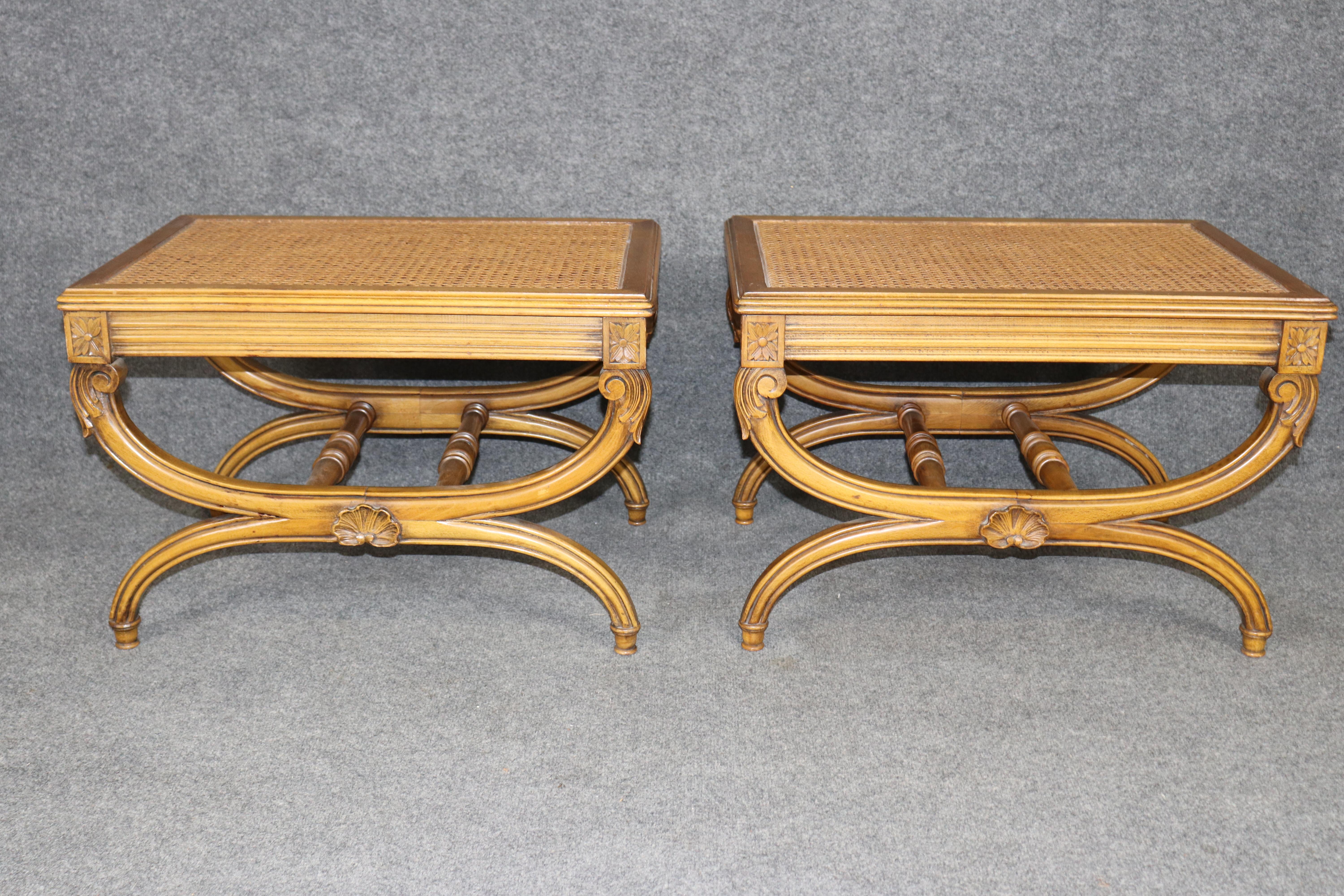 Feines Paar Französisch Nussbaum Cane Directoire 1950s Ära X Cerule X Bänke (Gehstock) im Angebot