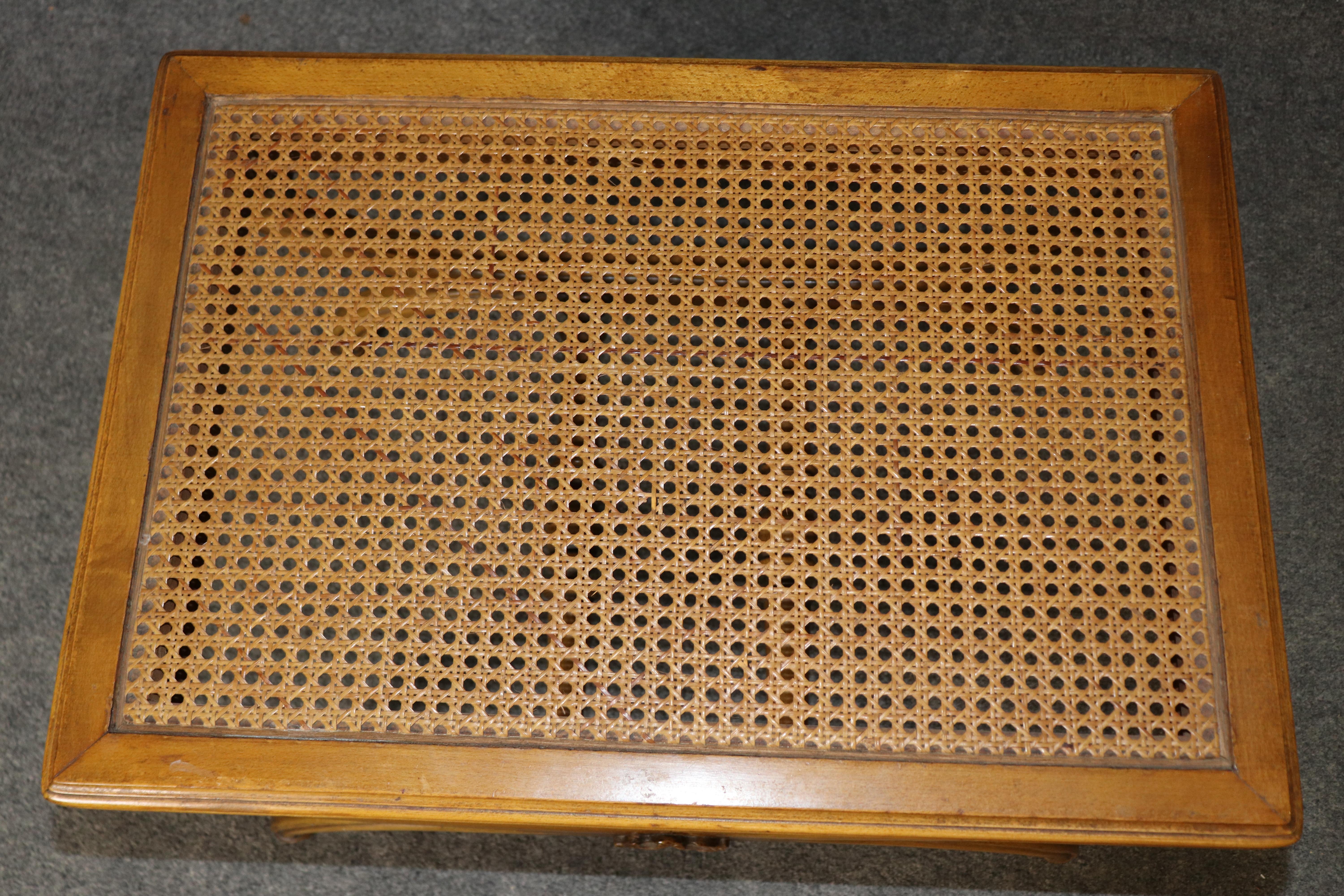 Feines Paar Französisch Nussbaum Cane Directoire 1950s Ära X Cerule X Bänke im Angebot 3