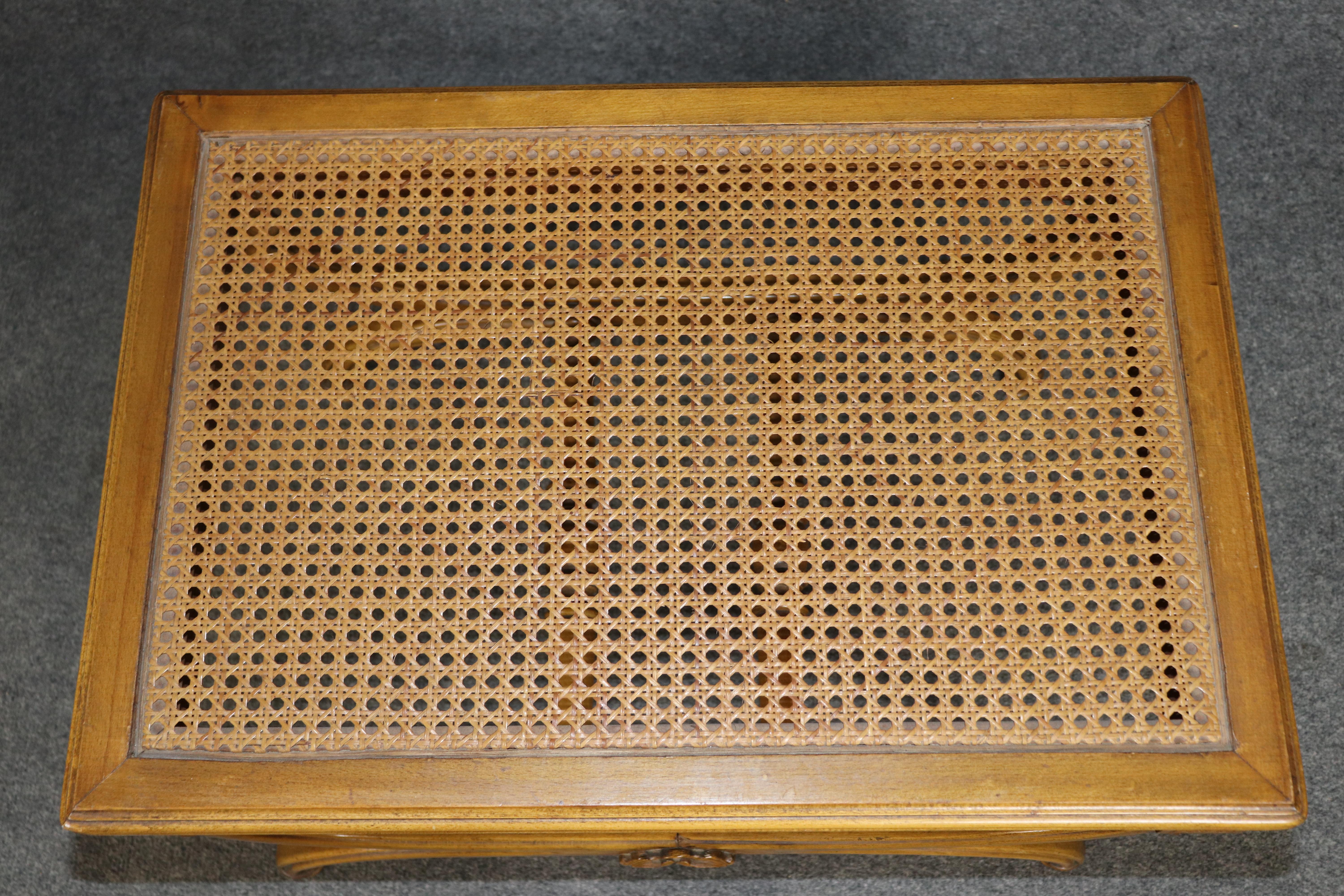 Feines Paar Französisch Nussbaum Cane Directoire 1950s Ära X Cerule X Bänke im Angebot 4