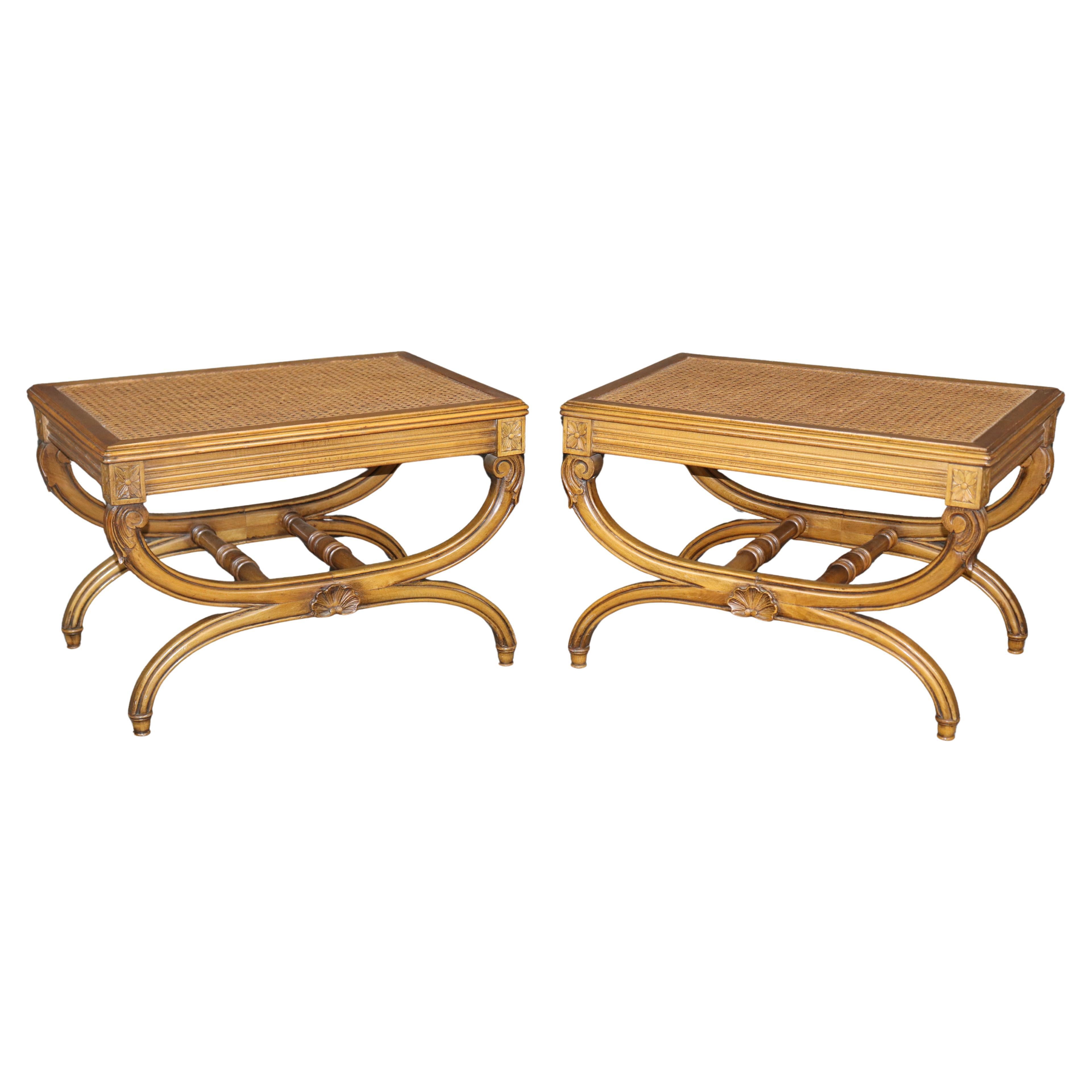 Feines Paar Französisch Nussbaum Cane Directoire 1950s Ära X Cerule X Bänke im Angebot