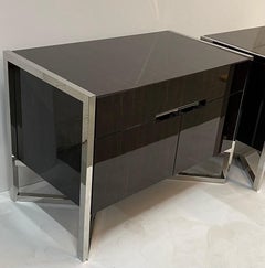 Coppia di armadi Lorin Marsh in ebano riccio e nichel lucidato