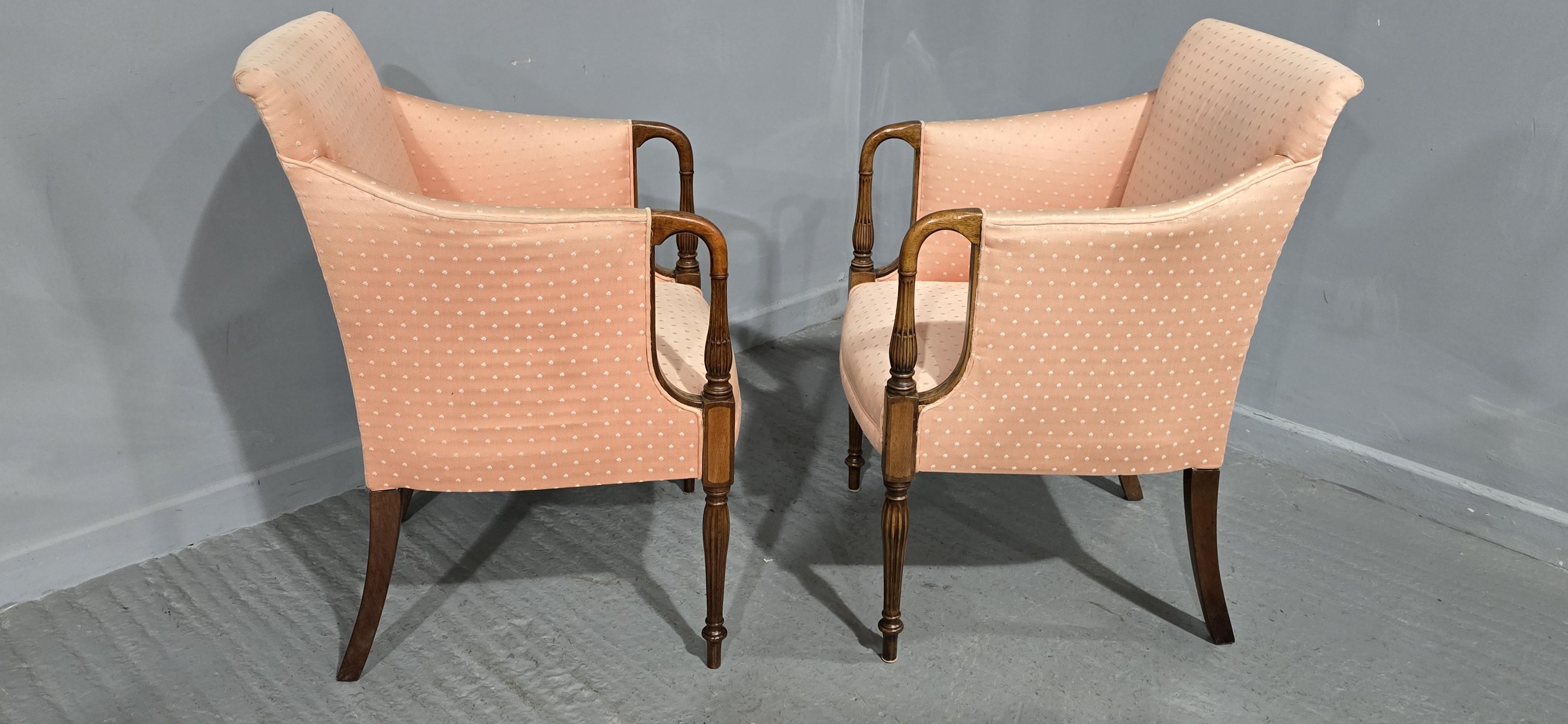 Fine Pair Mahogany Inlaid Armchairs in vendita 3
