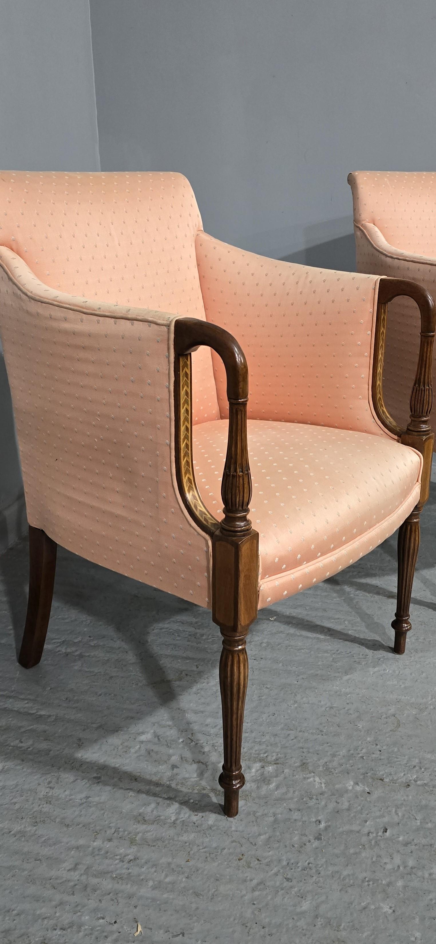 Inglese Fine Pair Mahogany Inlaid Armchairs in vendita