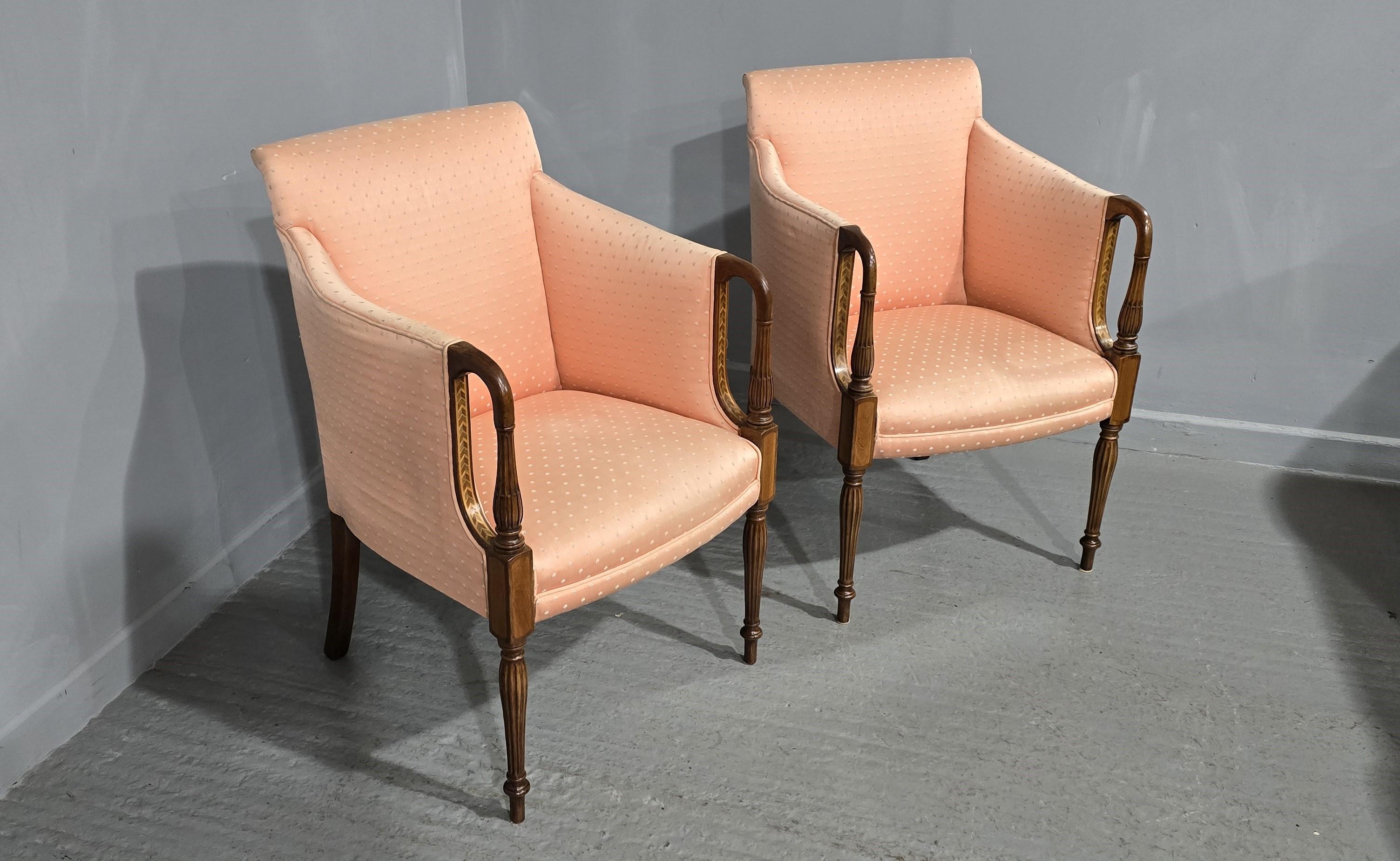 XX secolo Fine Pair Mahogany Inlaid Armchairs in vendita