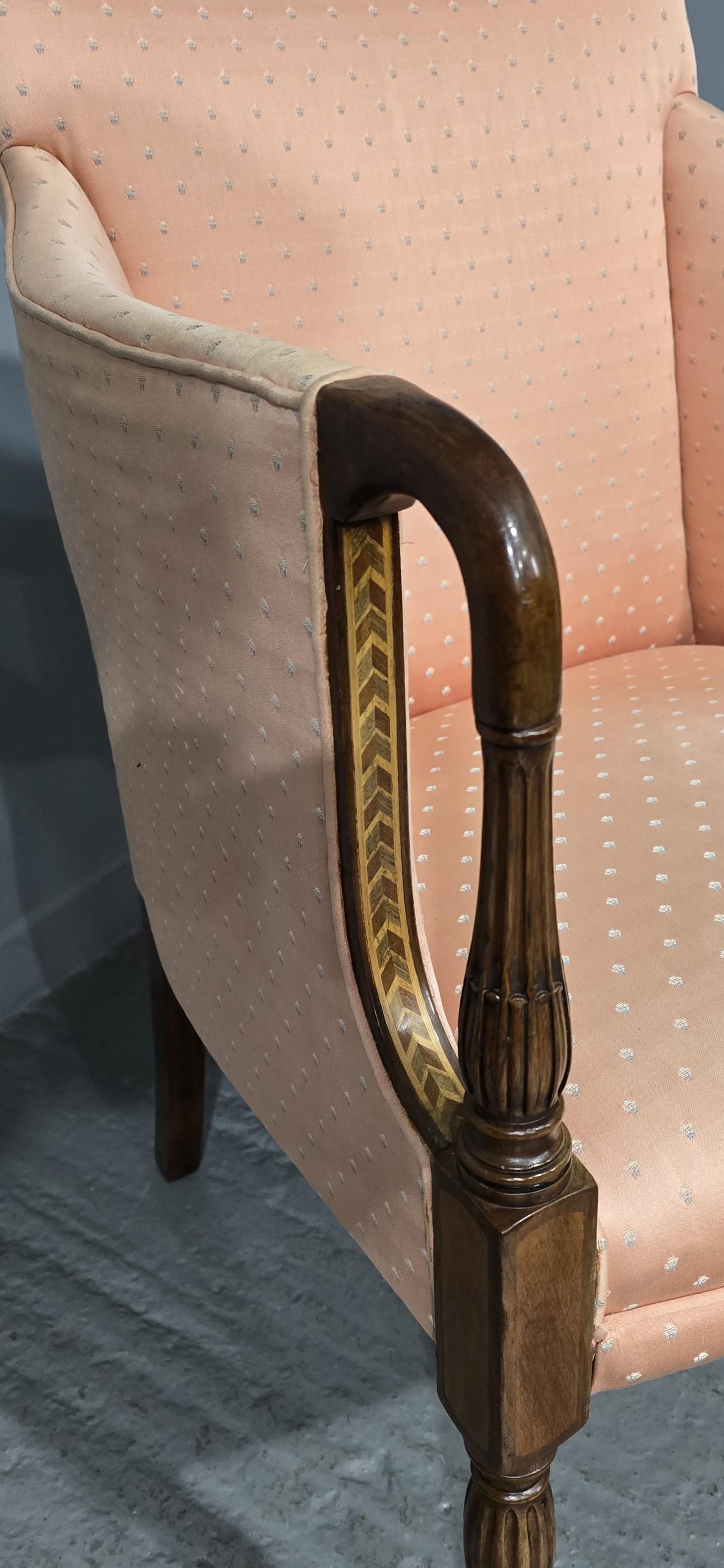 Mogano Fine Pair Mahogany Inlaid Armchairs in vendita