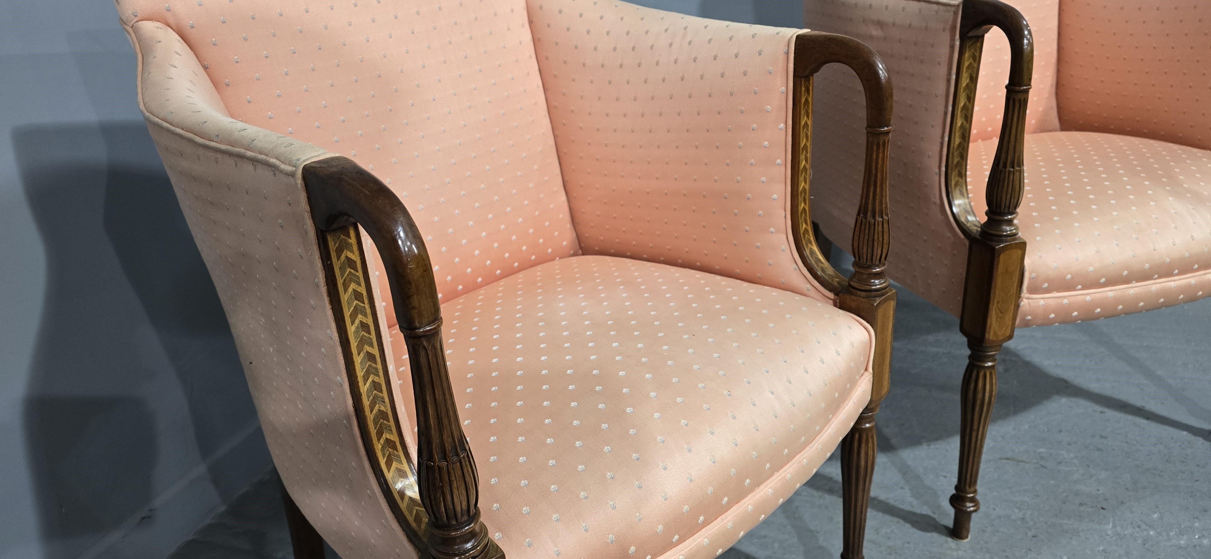 Fine Pair Mahogany Inlaid Armchairs in vendita 1