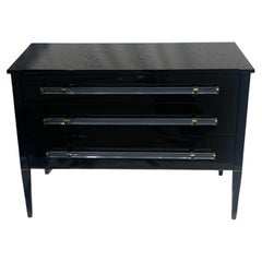 Bellissima coppia di armadietti in lucite e ottone laccati di nero, in stile Mid-Century Modern, firmati Lorin Marsh