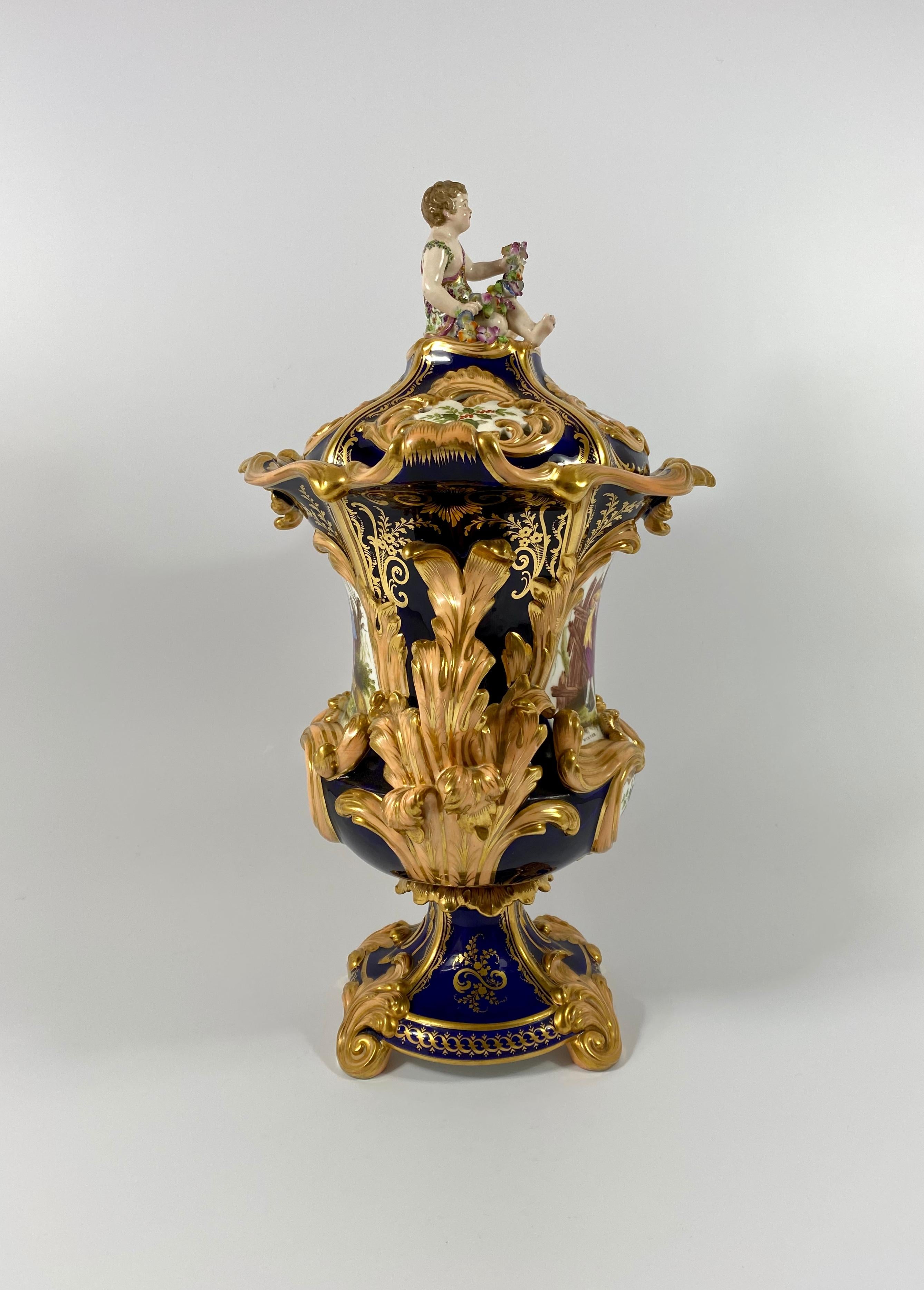 Porcelaine Paire de vases et couvercles en porcelaine de Minton, Quatre Saisons, vers 1830.