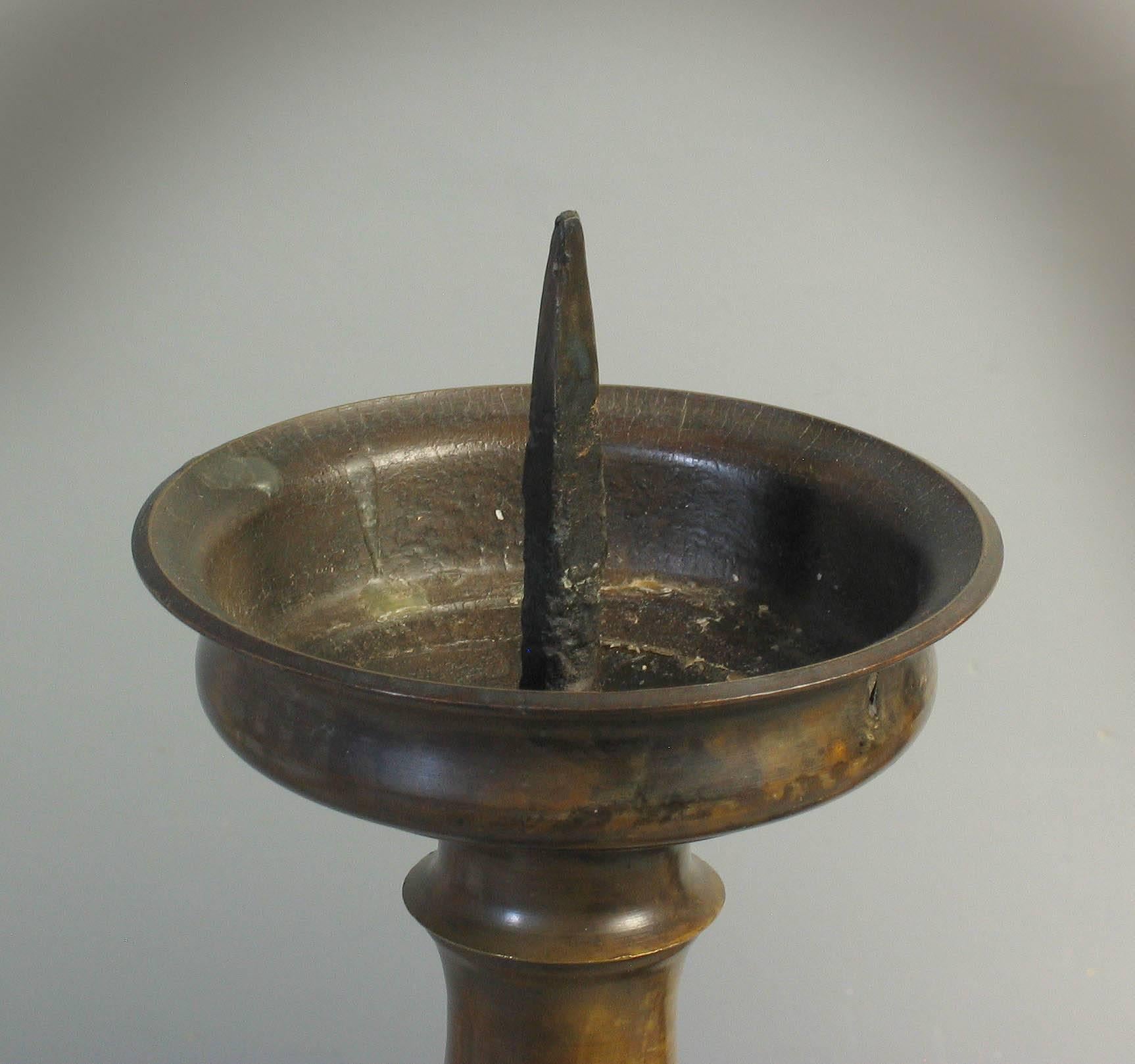 Fine Pair of 17th Century Style Flemish Patinated Bronze Pricket Candlesticks In Good Condition In Ottawa, Ontario