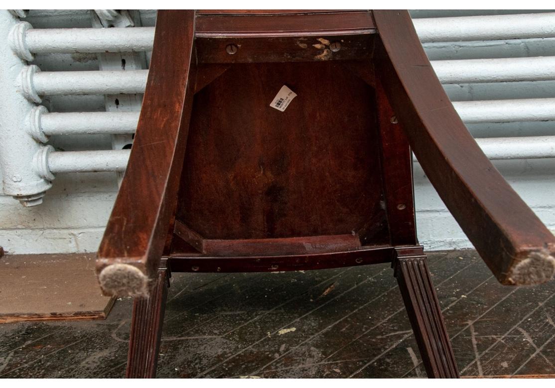 Européen Paire de chaises de salon sculptées du 18e au 19e siècle en vente