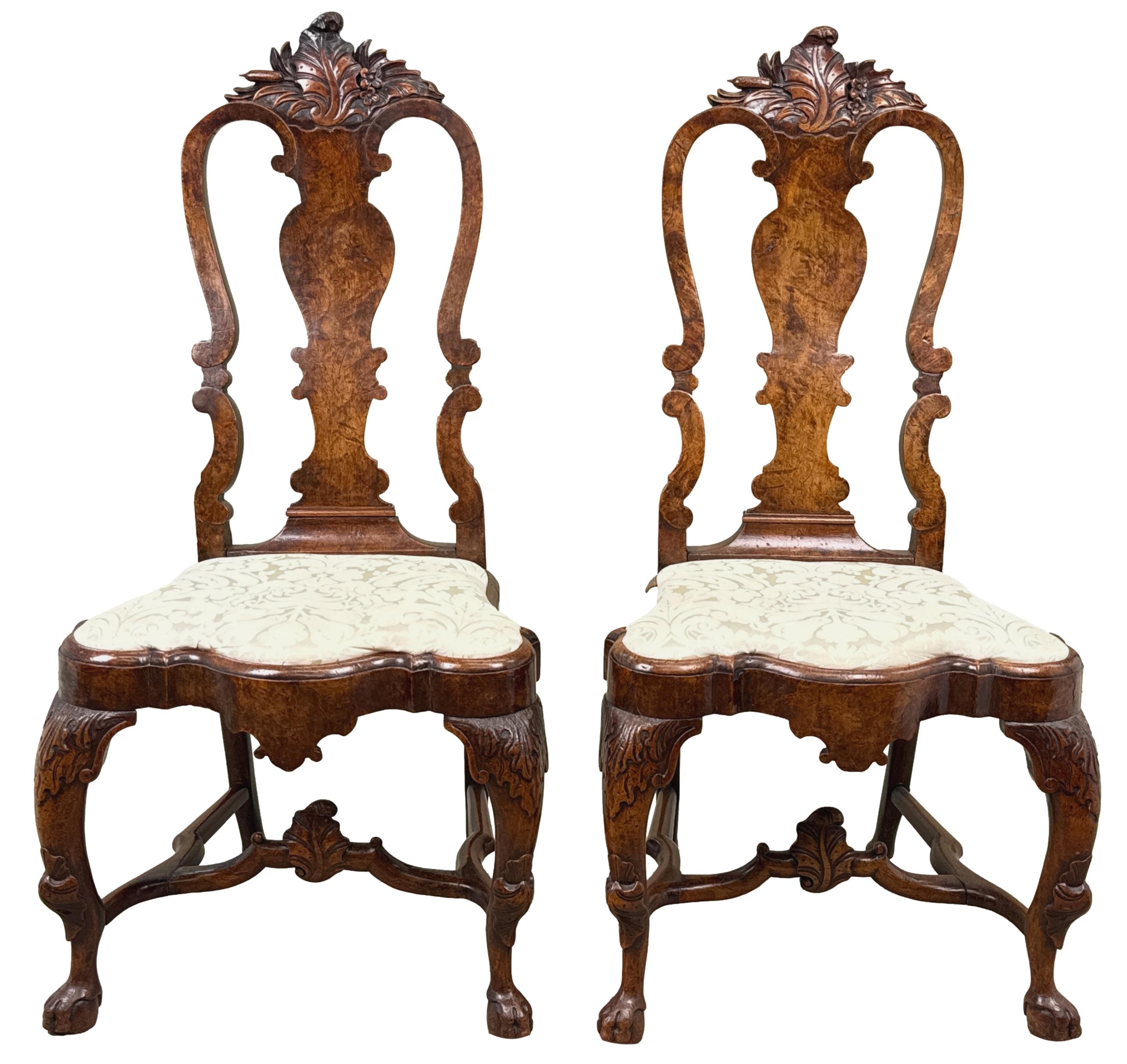 Feines Paar niederländischer Nussbaum-Beistellstühle aus dem 18. (Walnuss) im Angebot
