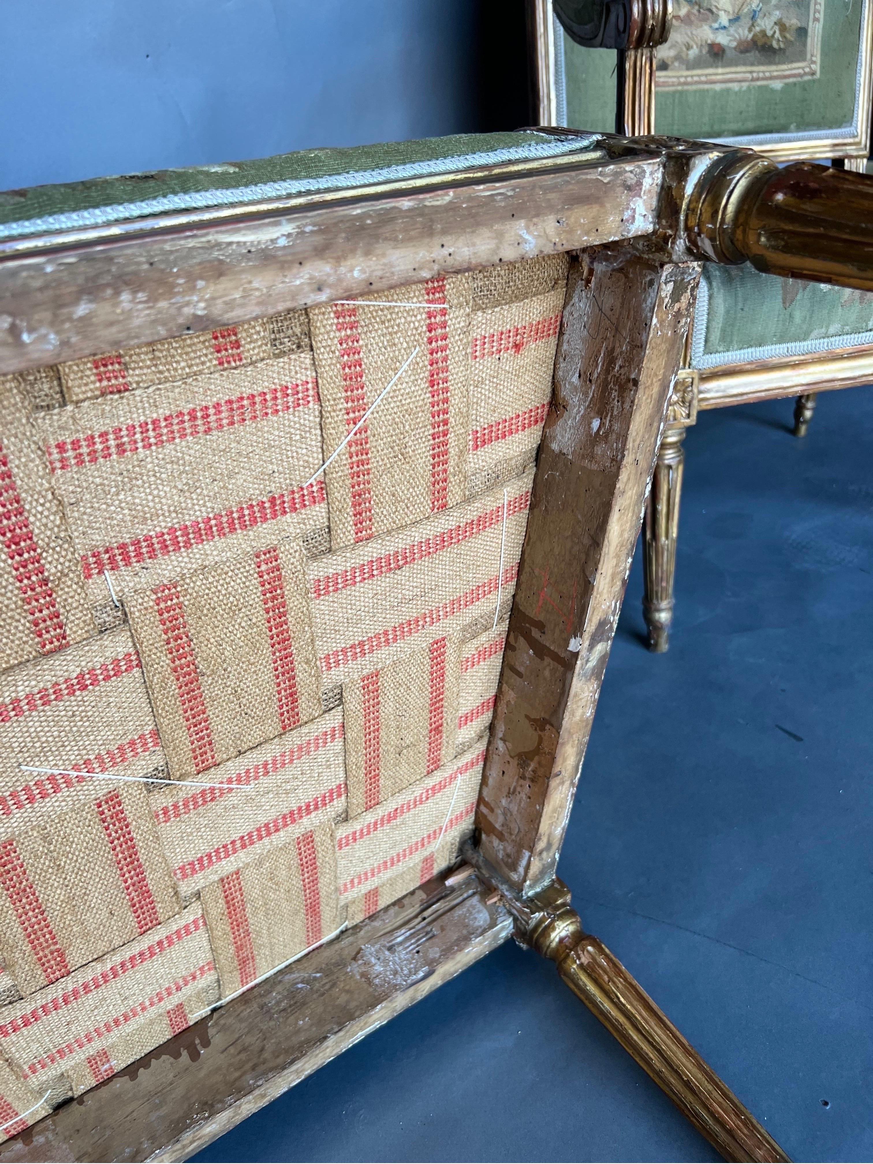 Paire de fauteuils tapissés d'Aubusson français du XVIIIe siècle en vente 1