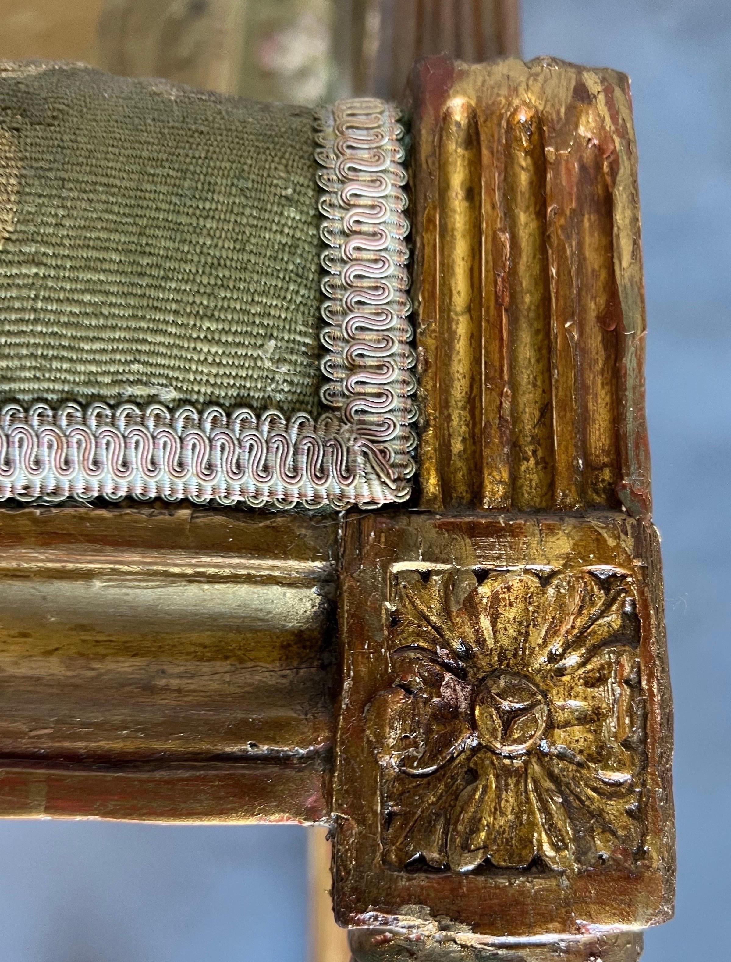 Paire de fauteuils tapissés d'Aubusson français du XVIIIe siècle en vente 2