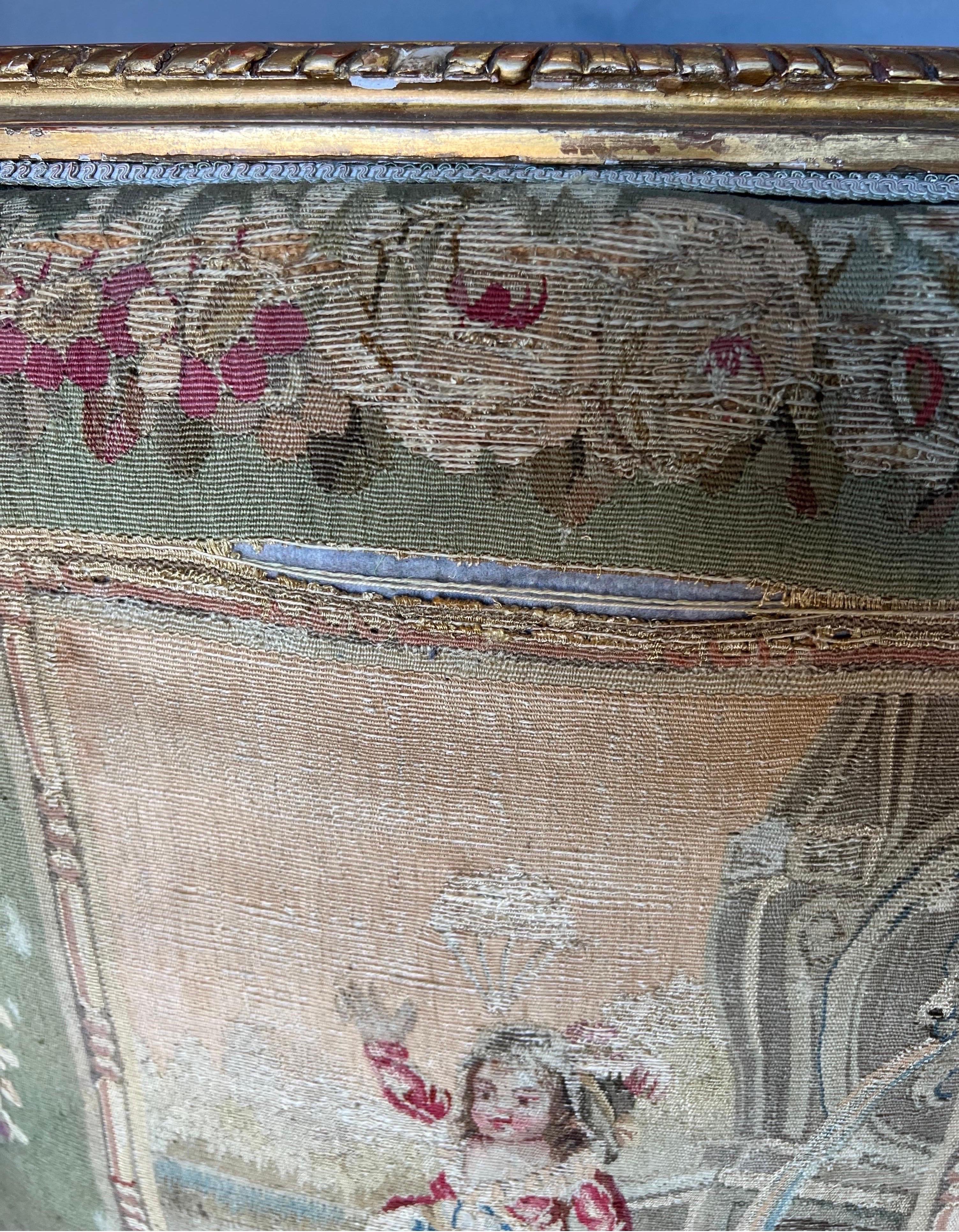 Paire de fauteuils tapissés d'Aubusson français du XVIIIe siècle en vente 3