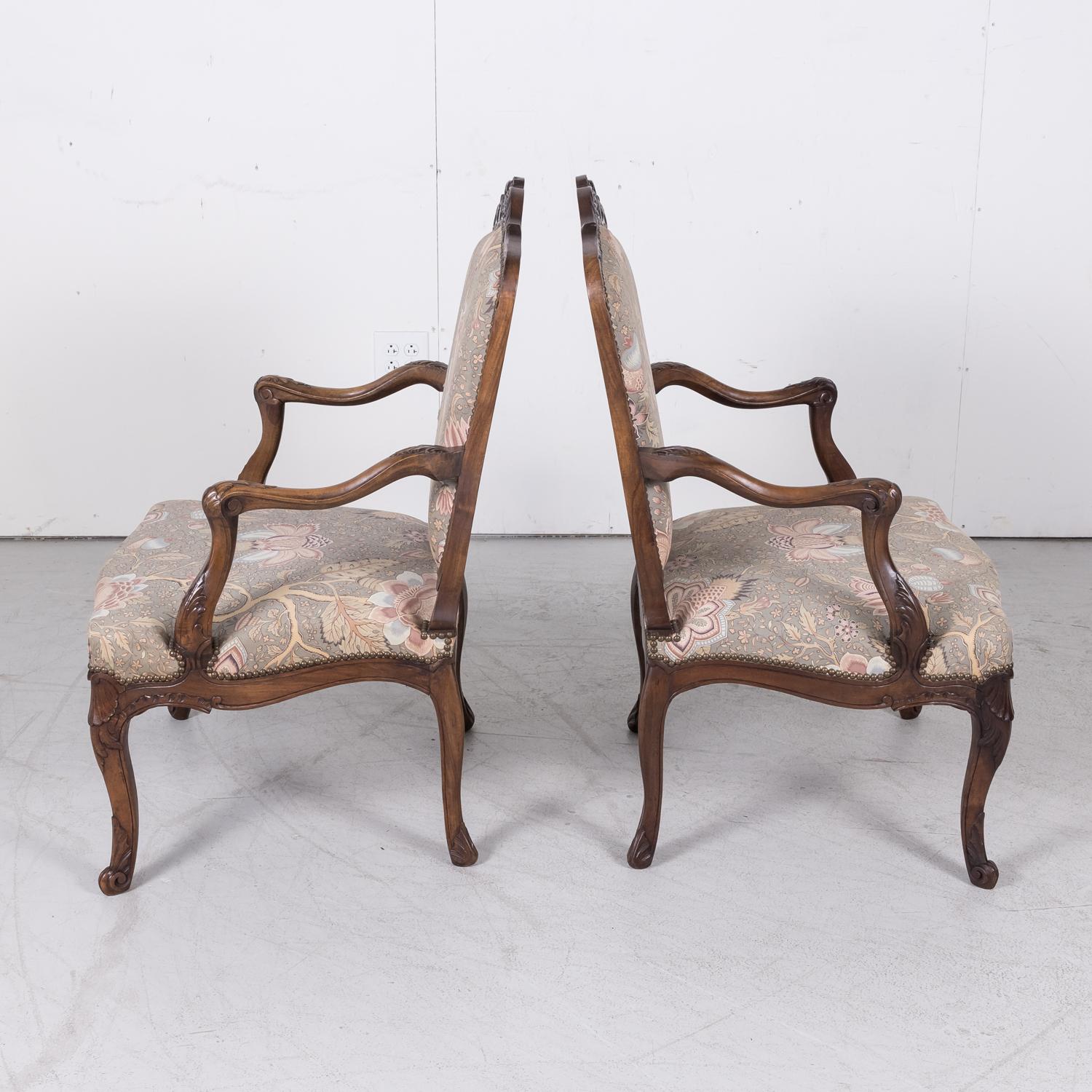 Fine Pair of 18th Century French Louis XV Period Carved Walnut Fauteuils For Sale 10