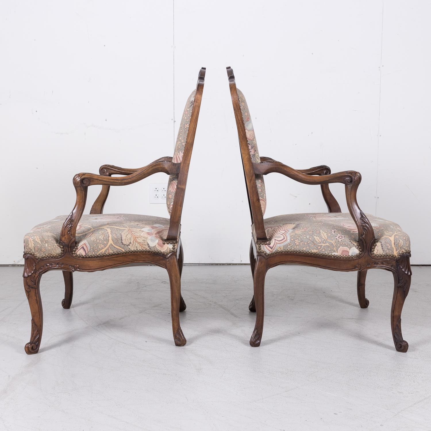Fine Pair of 18th Century French Louis XV Period Carved Walnut Fauteuils For Sale 11