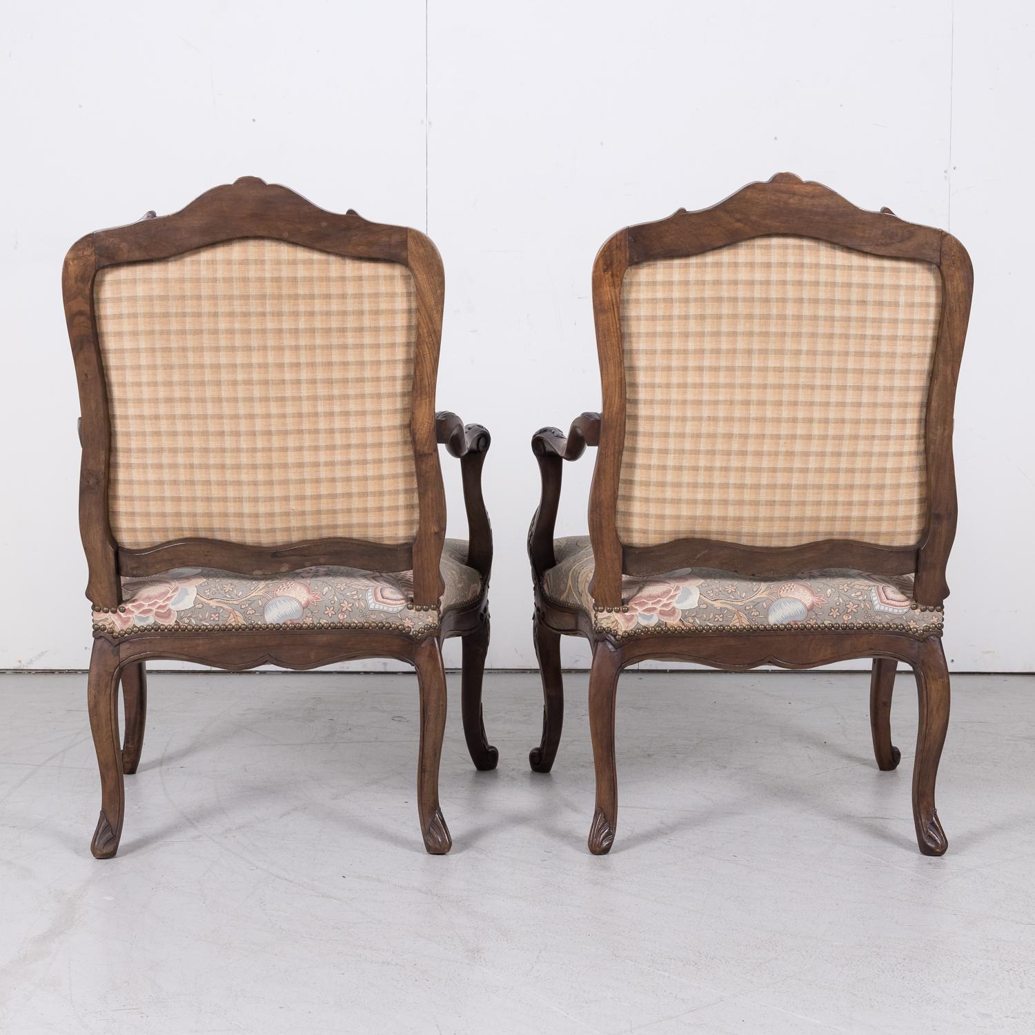 Fine Pair of 18th Century French Louis XV Period Carved Walnut Fauteuils For Sale 12
