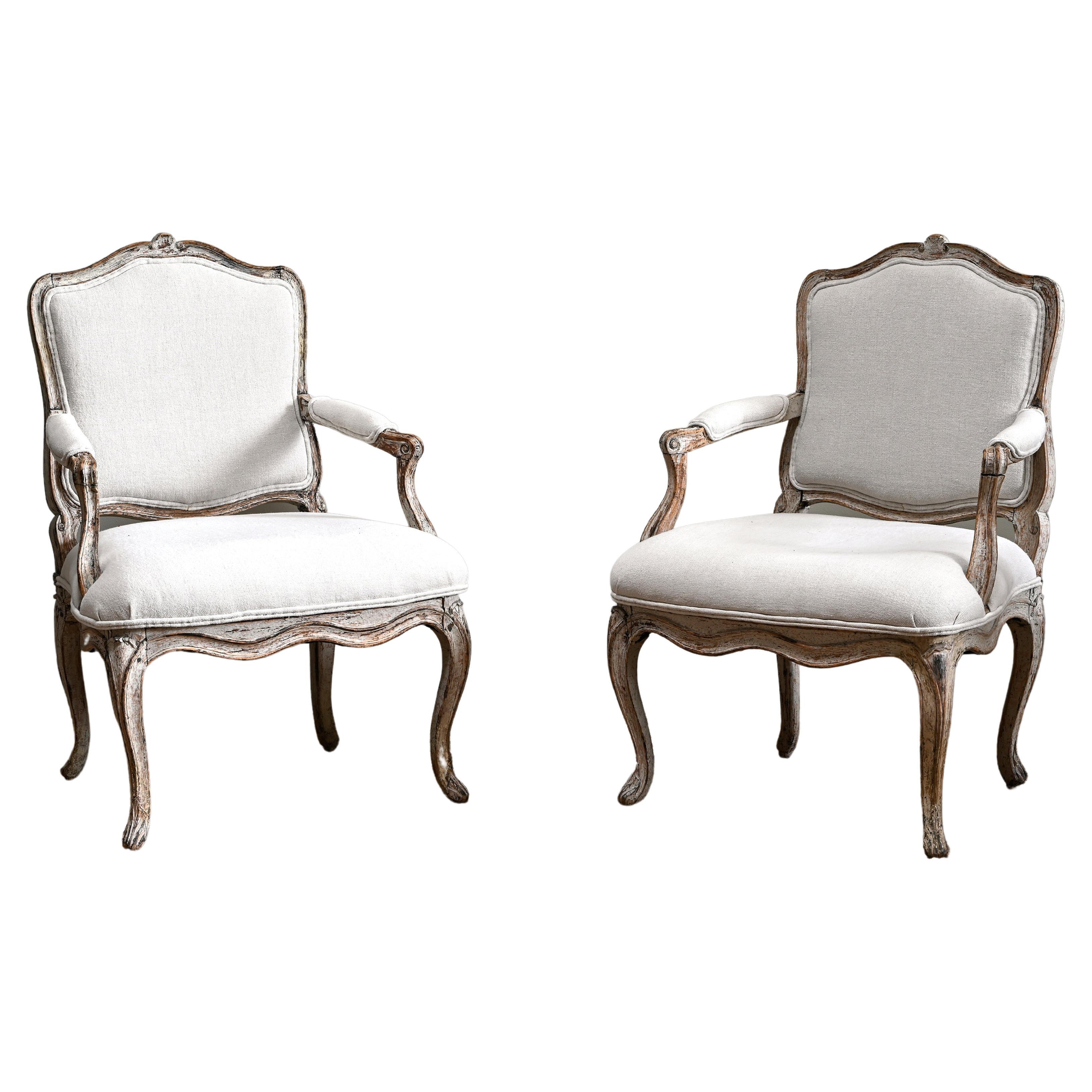 Paire de fauteuils rococo français du 18ème siècle en vente