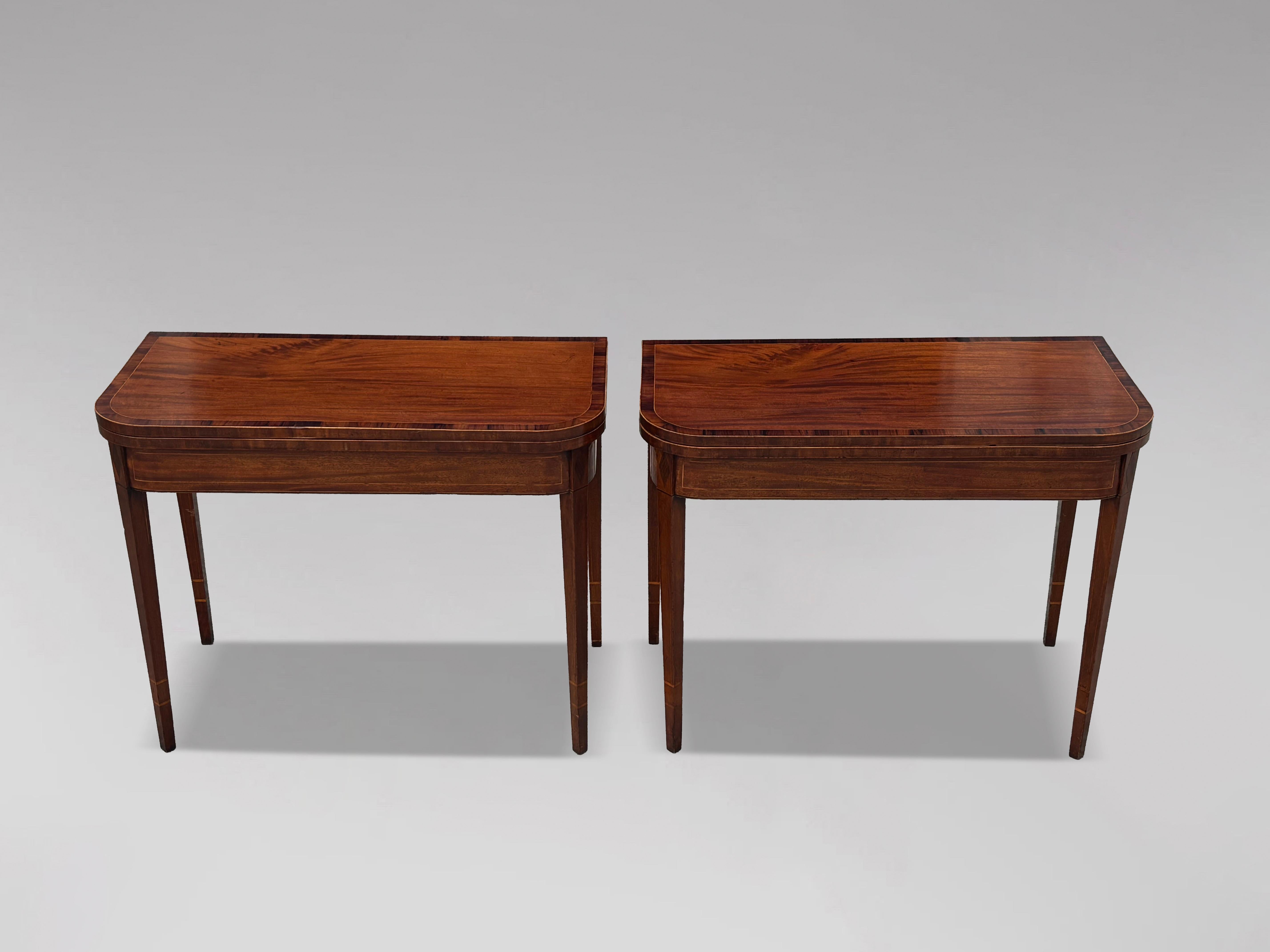 Pareja de Mesas de Té Consola Plegables de Caoba y Marquetería de la Época de Jorge III de Finales del Siglo XVIII

Impresionante par de mesas de té consola plegables de caoba y marquetería del Periodo de Jorge III de finales del siglo XVIII. 
