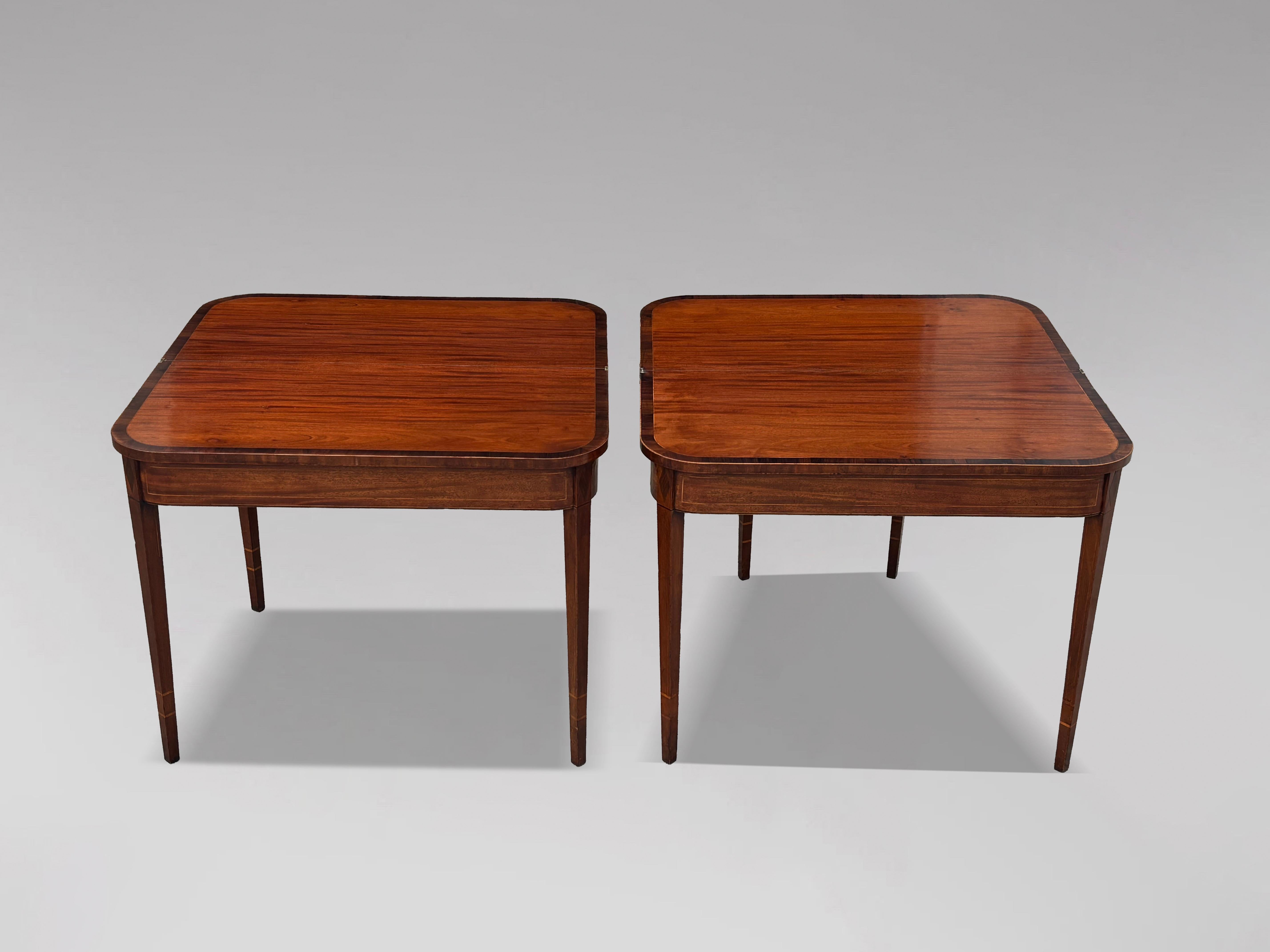Fina Pareja de Mesas de Té Plegables de Caoba y Marquetería de la Época de Jorge III del Siglo XVIII en Bueno estado para la venta en Petworth,West Sussex, GB