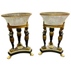 Magnifique paire du XIXe siècle Centres de table en bronze et cristal de l'Empire français