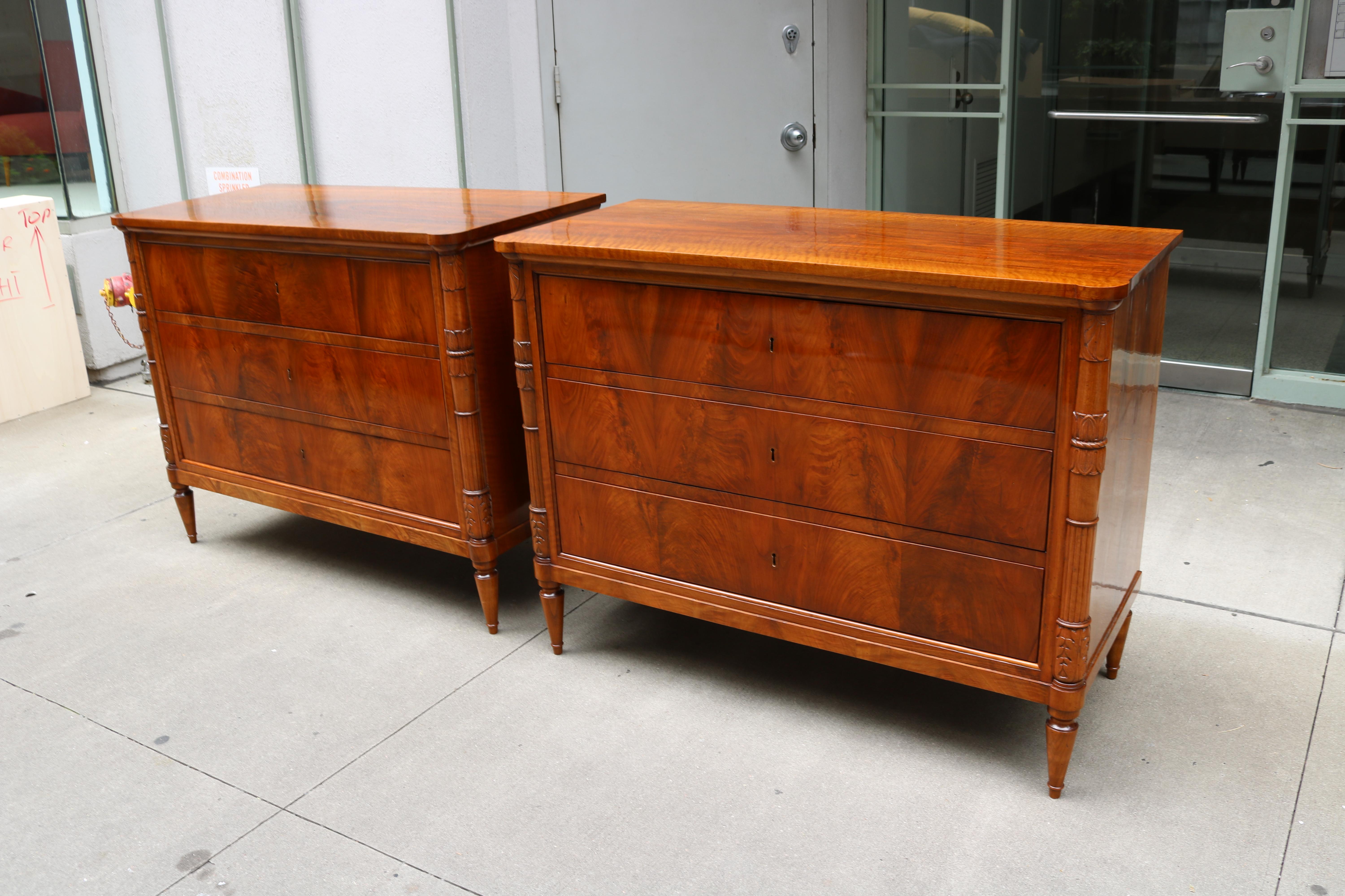 A pair of fine 19th Century commodes in walnut. 
Fine carved columnar details resulting in an elegant tapered look.