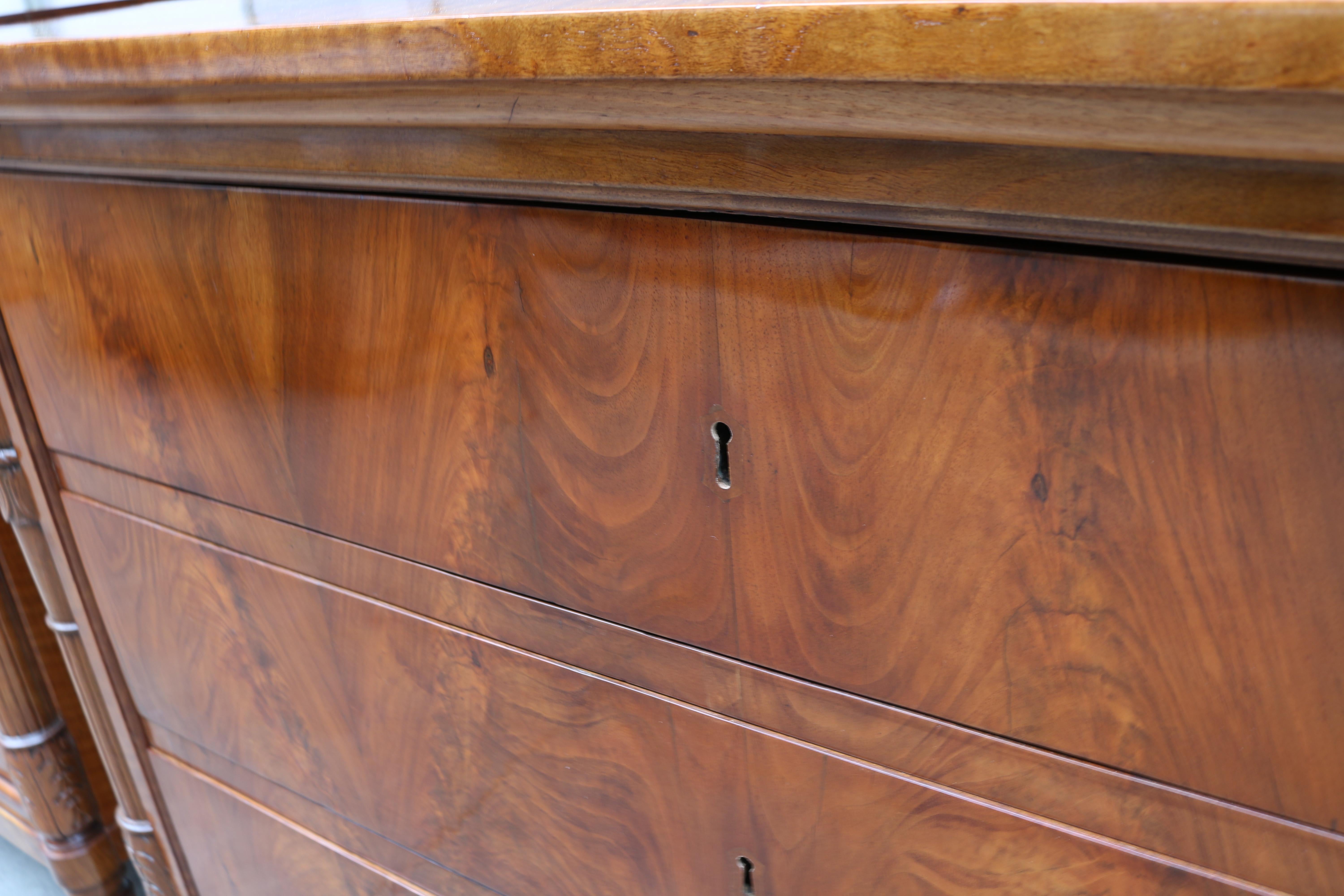 Large Pair of 19th Century Chests of Drawers In Good Condition For Sale In New York, NY