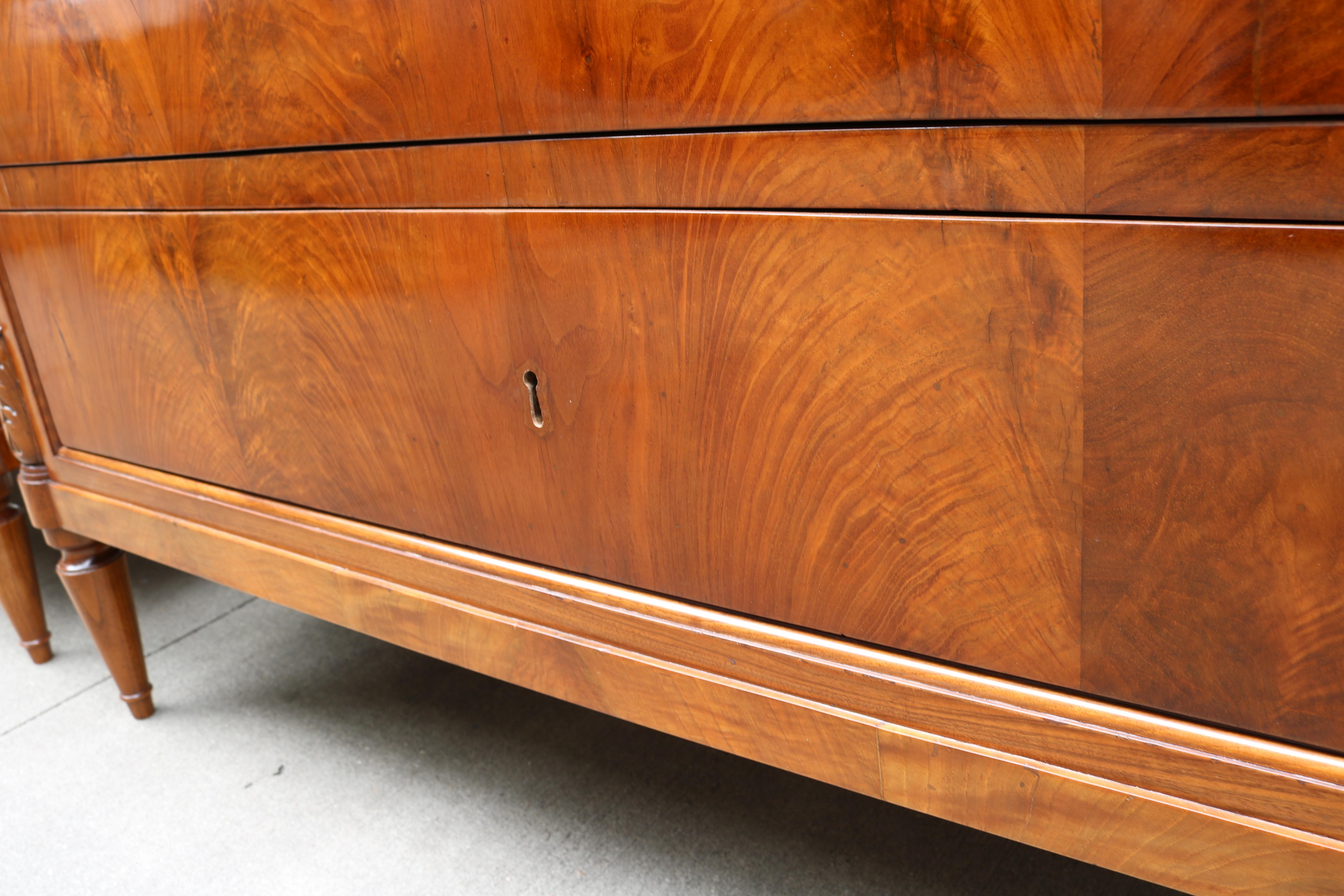 Walnut Large Pair of 19th Century Chests of Drawers For Sale